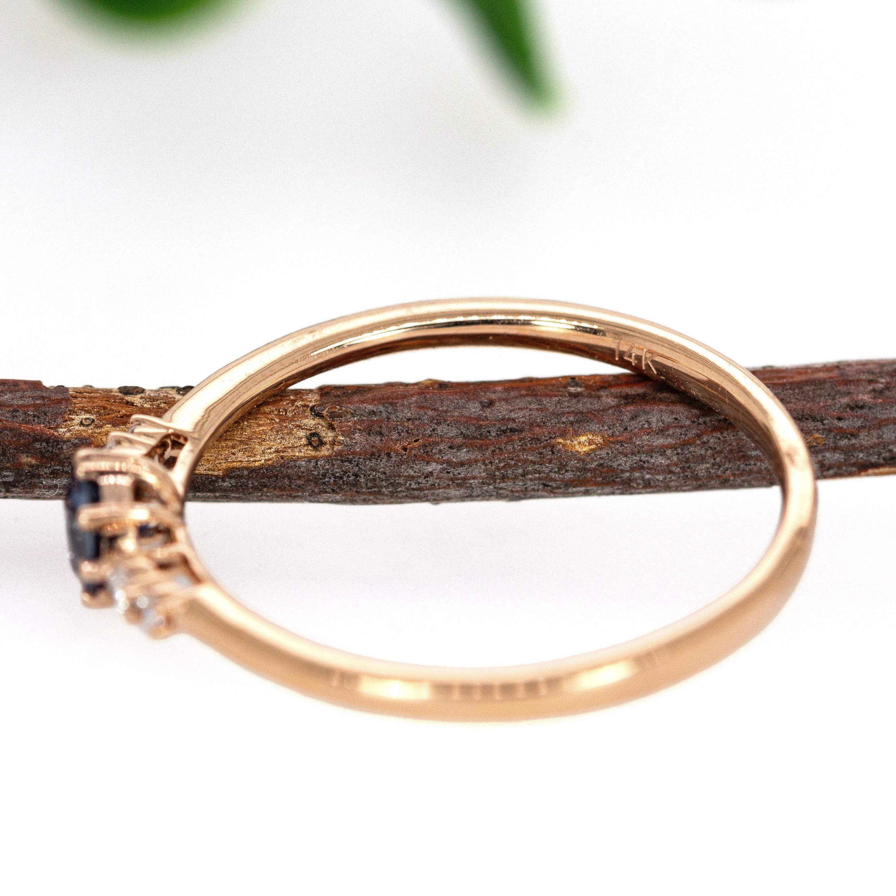 Bague en or rose massif 14k avec saphir et accents de diamants naturels Neuf - En vente à Columbus, OH