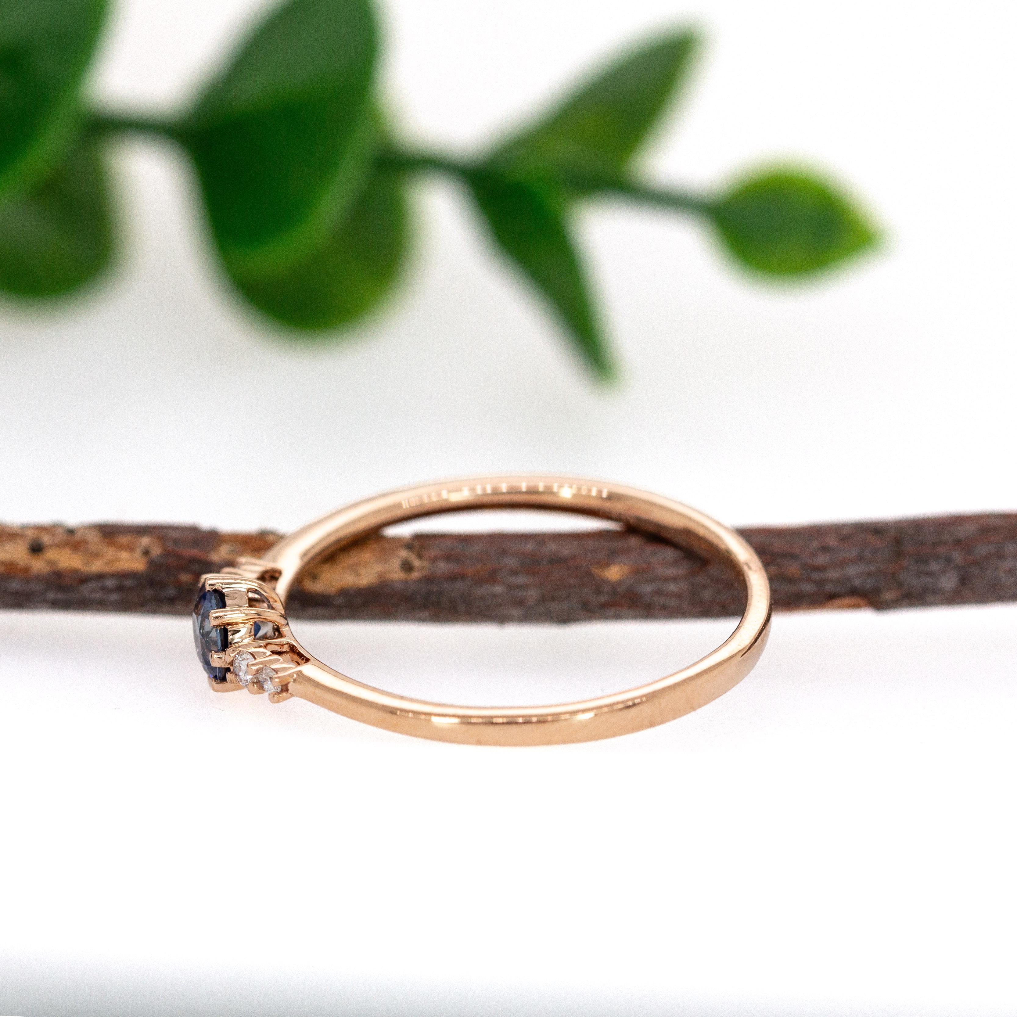 Bague en or rose massif 14k avec saphir et accents de diamants naturels en vente 1