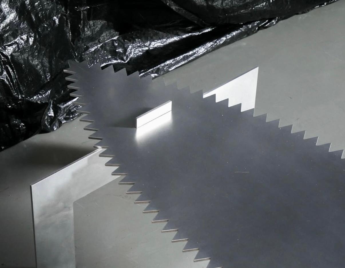 Mesa Cocodrilo de aluminio bruto de Julius Esser en venta 3