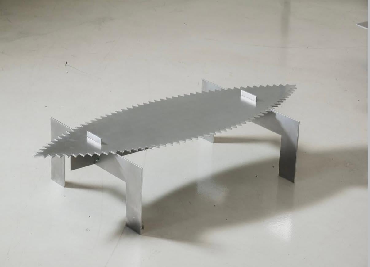 Mesa Cocodrilo de aluminio bruto de Julius Esser Austríaco en venta