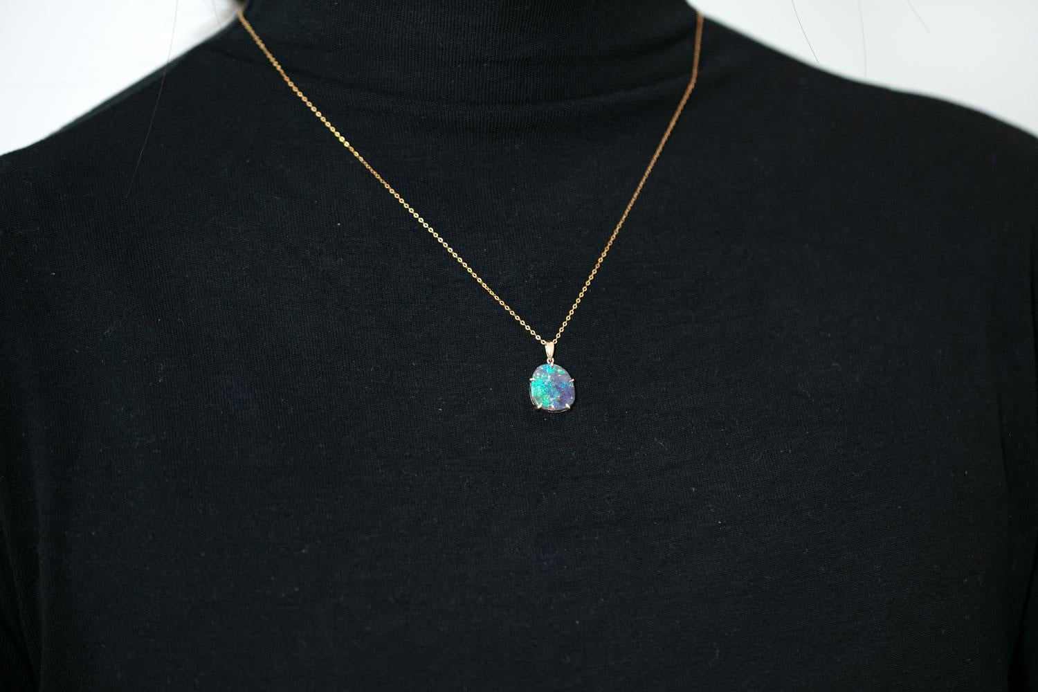 Collana con ciondolo Boulder Opal australiano grezzo in oro giallo 14 carati in vendita 1