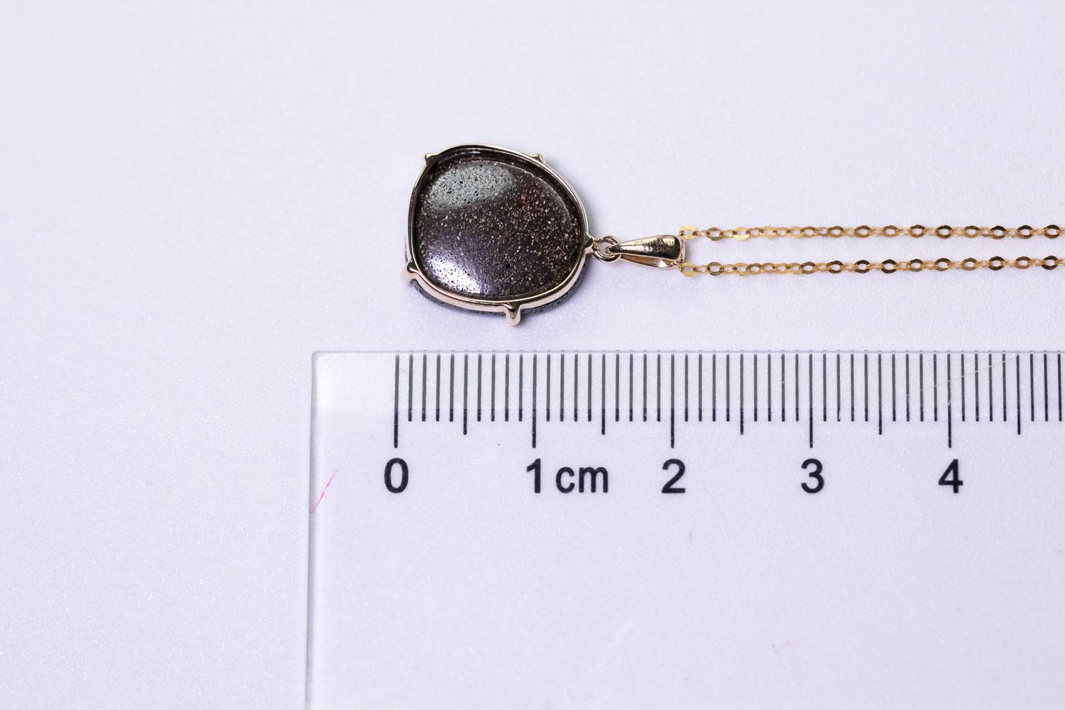 Collana con ciondolo Boulder Opal australiano grezzo in oro giallo 14 carati in vendita 3