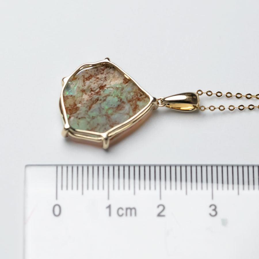 Roher australischer Opal-Anhänger Halskette 14K Gelbgold im Zustand „Neu“ im Angebot in Suwanee, GA
