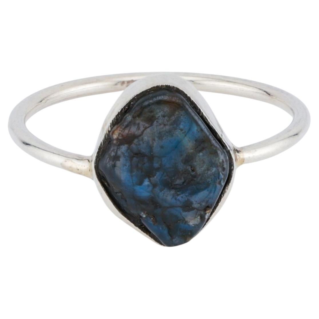 Anello in argento con cristallo di zaffiro blu grezzo