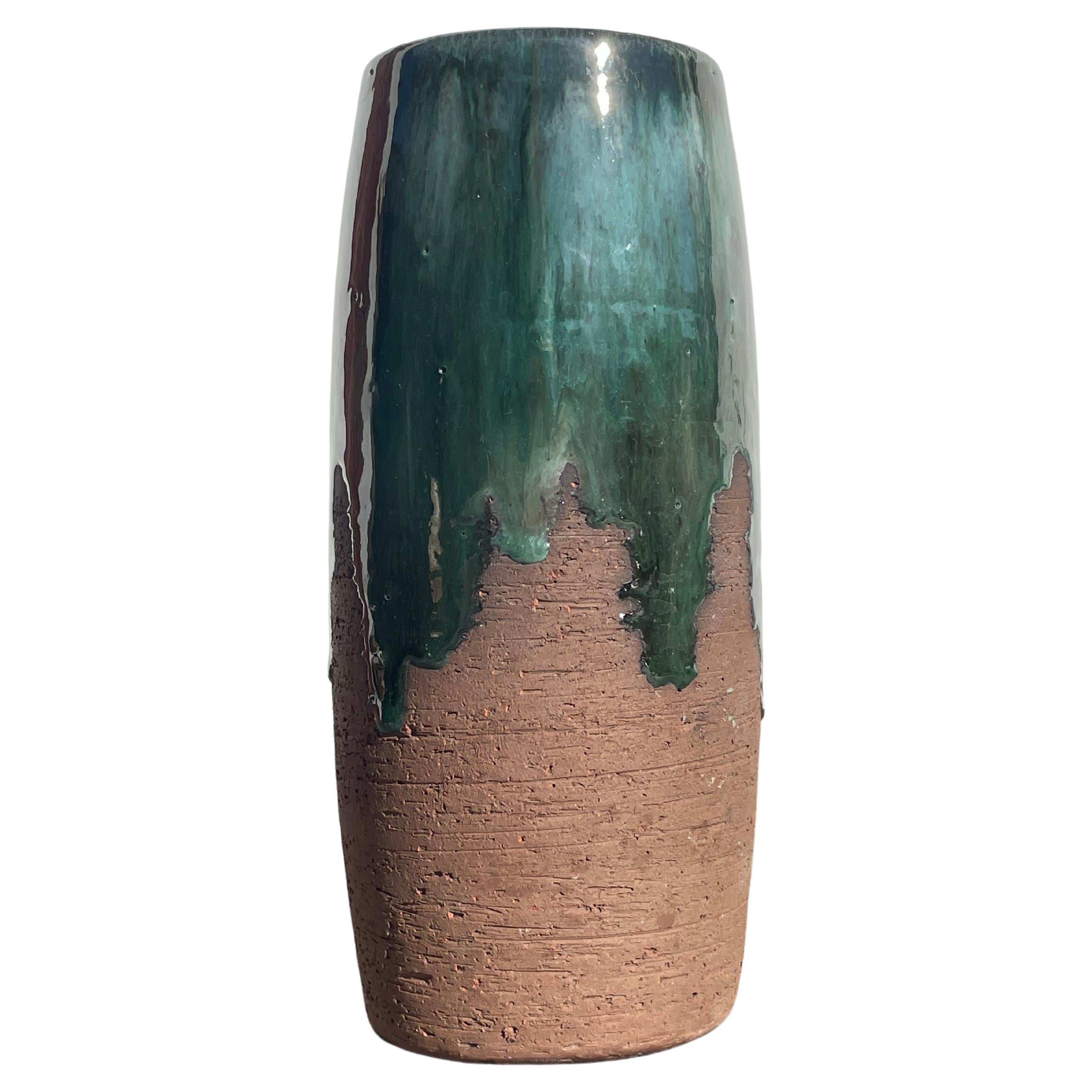 Rustikale Chamotte Grüne laufende glasierte Vase, 1960er Jahre