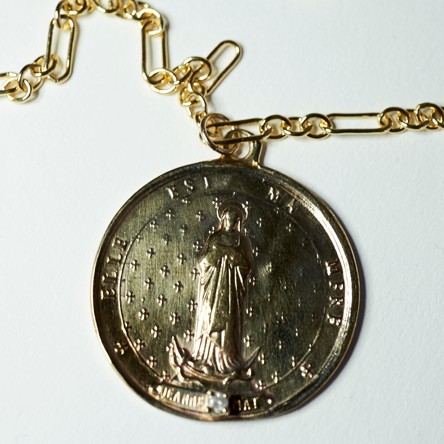 Raw Diamond French Saint Medal Coin Bronze Jeanne Le Mat Necklace Gold Filled Chain J Dauphin

Exclusive piece with a Round Medal Coin with French Saint Jeanne Le Mat in Bronze and a Raw Diamond set in a Gold prong hanging on a gold filled Chain.