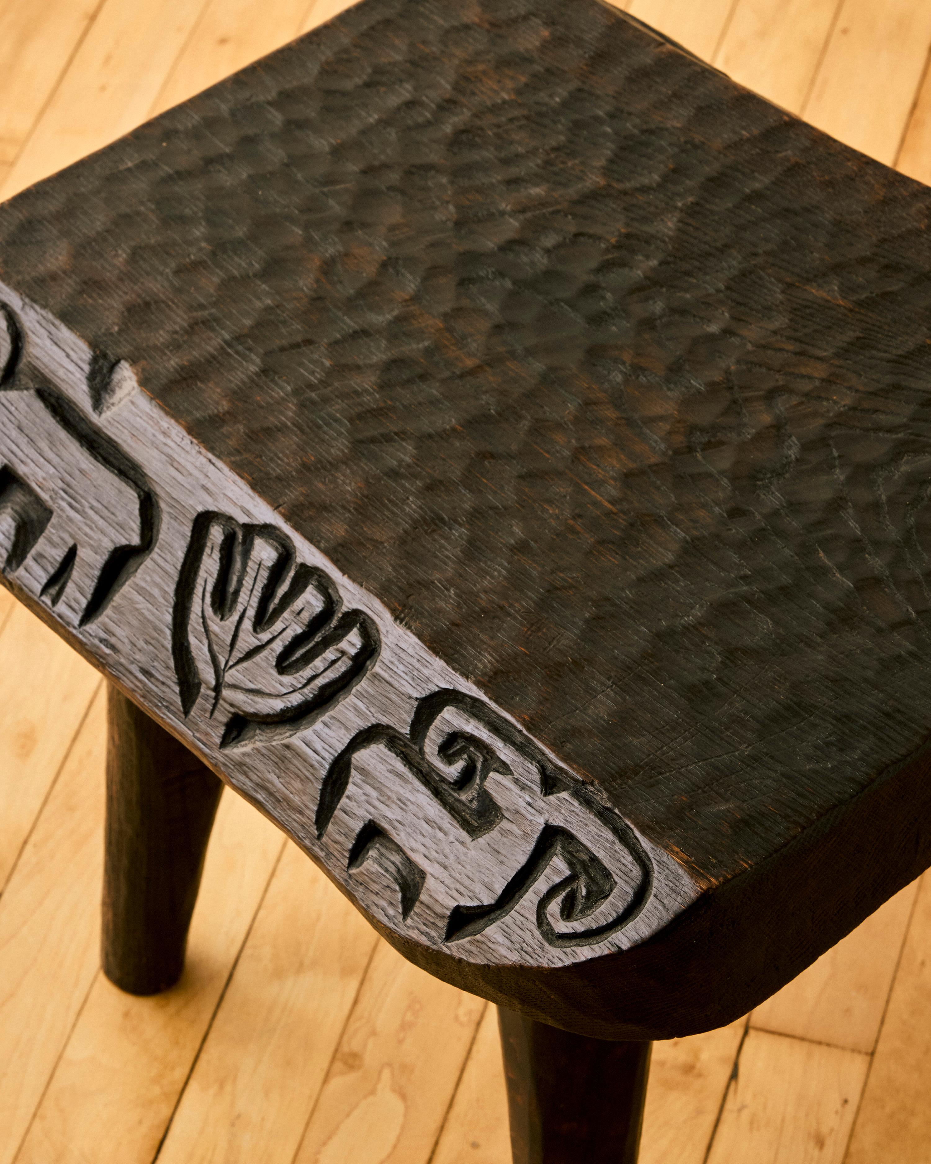 Travail du bois Raw Edges Tabouret en bois foncé Par Willy Trojan en vente