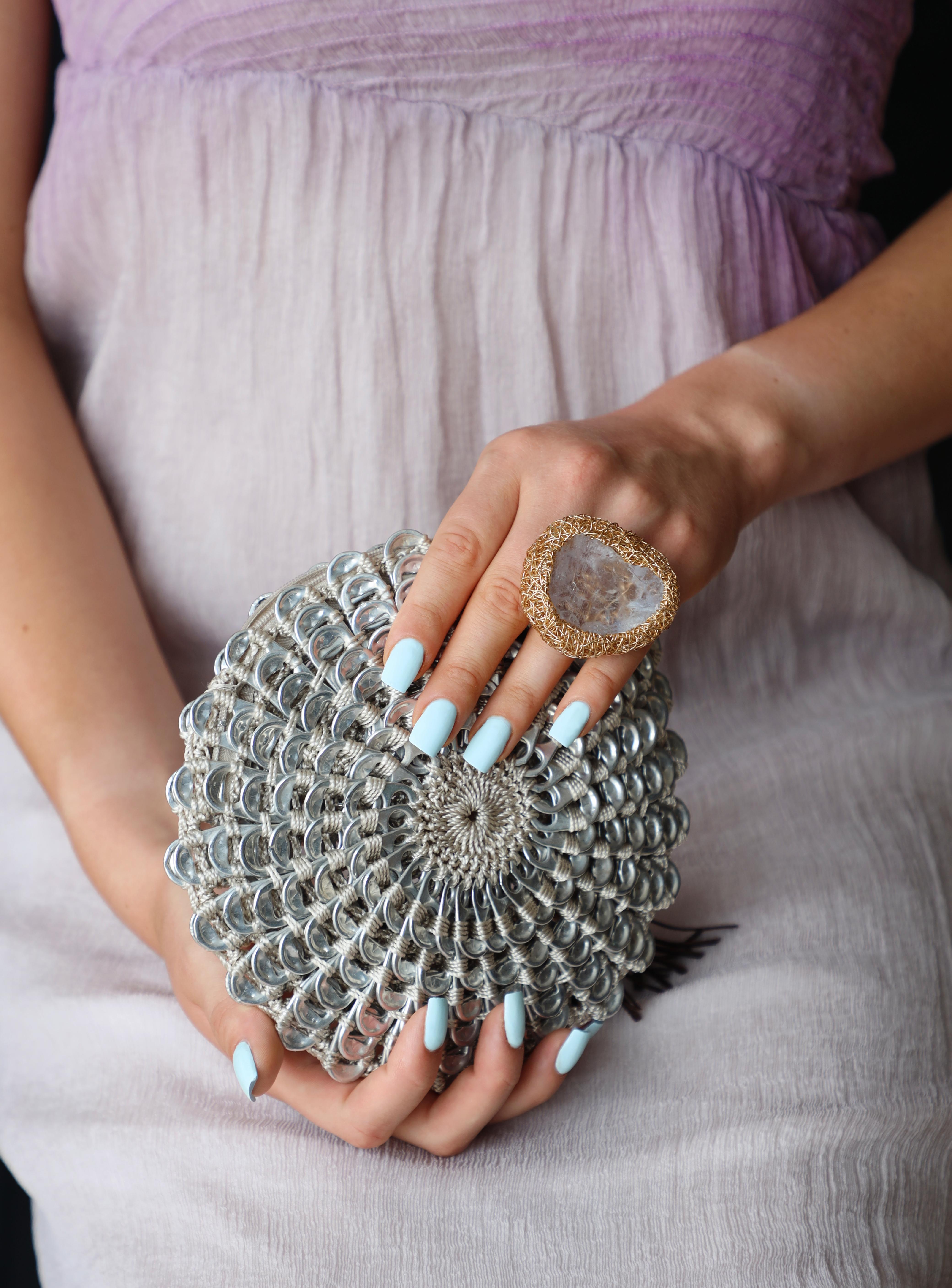 Anillo de Fluorita Lila Cruda joya única de la Artista en Nuevo estado para la venta en Engelberg, CH