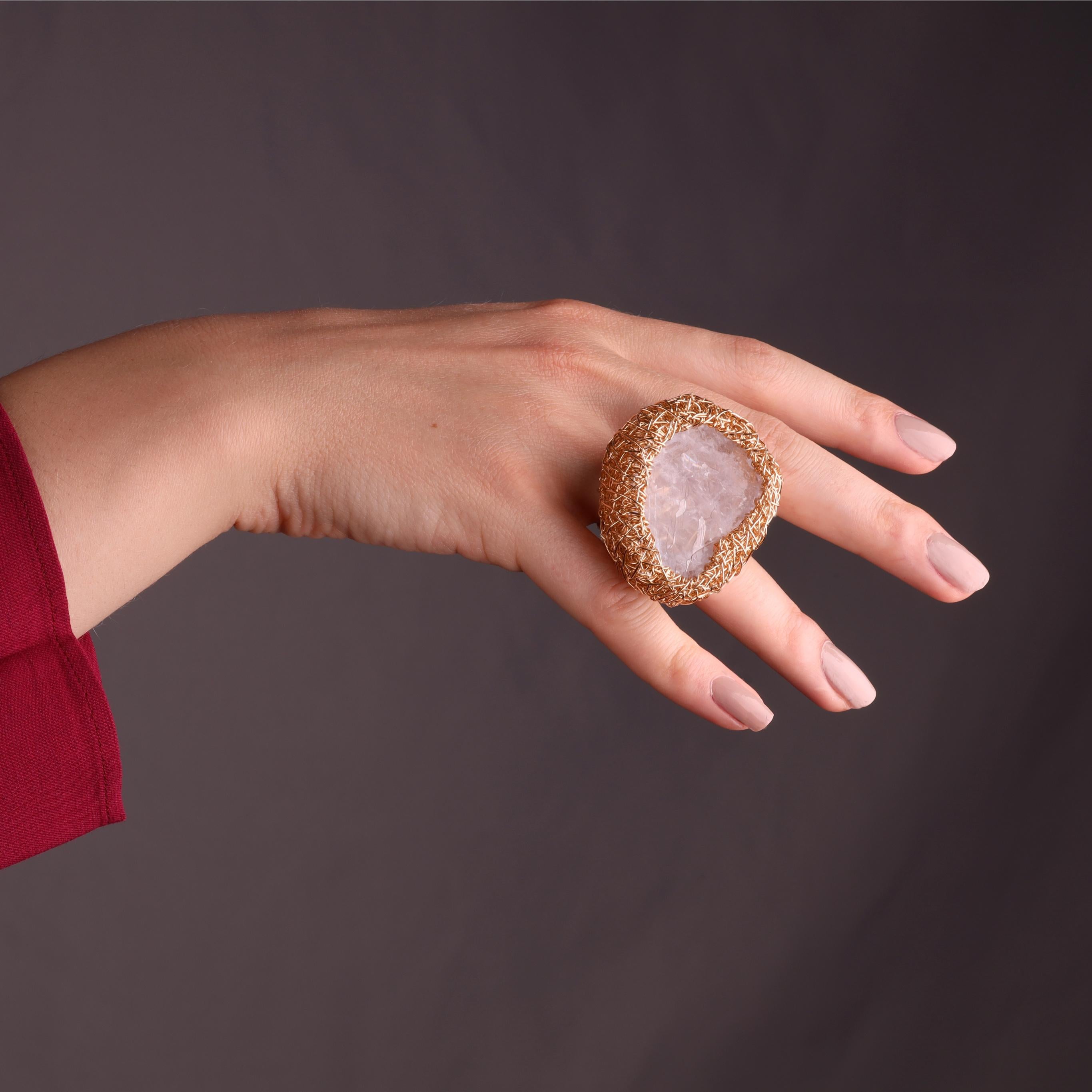 Anillo de Fluorita Lila Cruda joya única de la Artista en venta 2