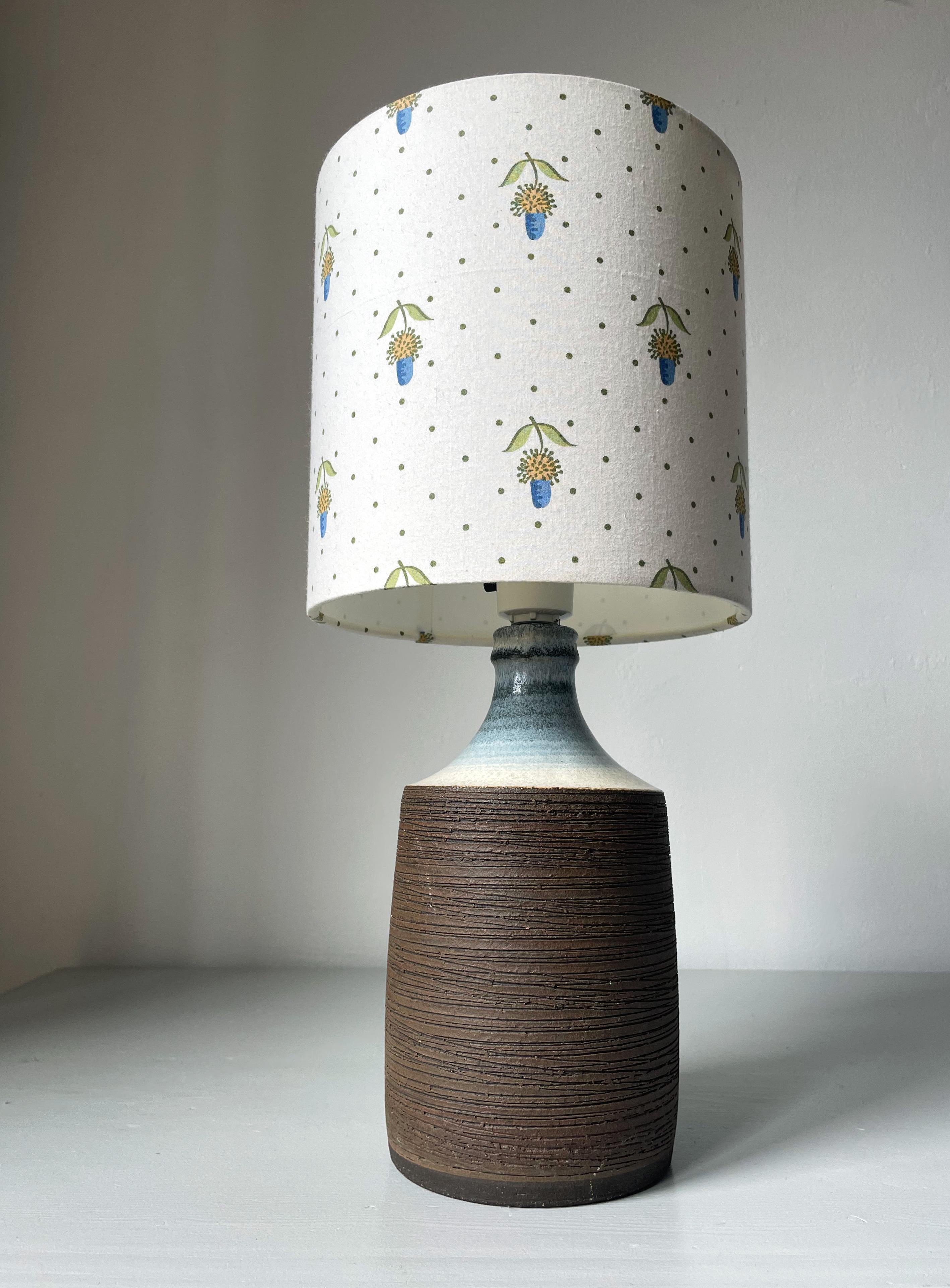 Scandinavian Modern Raw Lined and Blue Glazed Table Lamp, 1970s For Sale