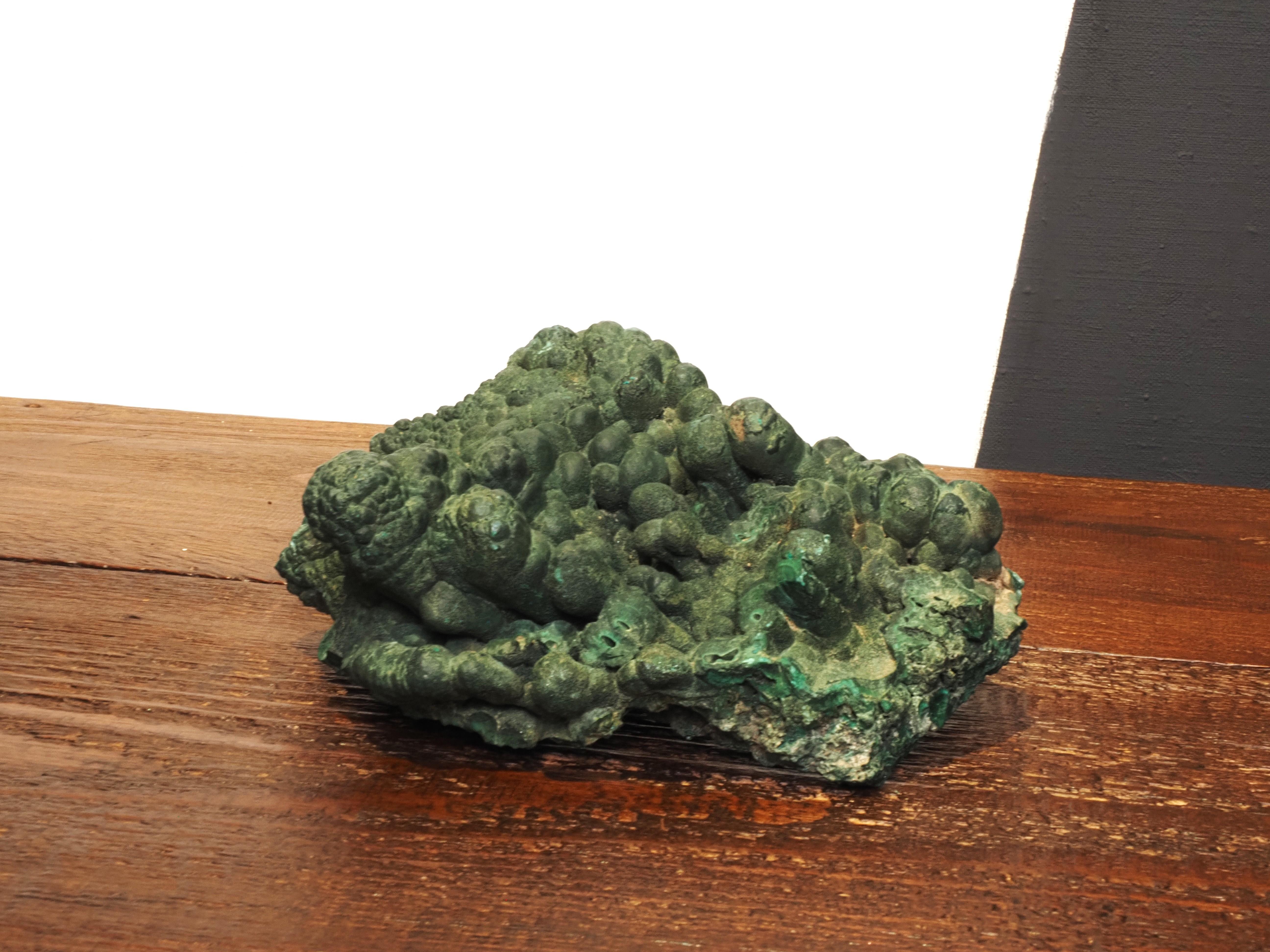 Pièce brute de malachite, très belle pièce décorative. 