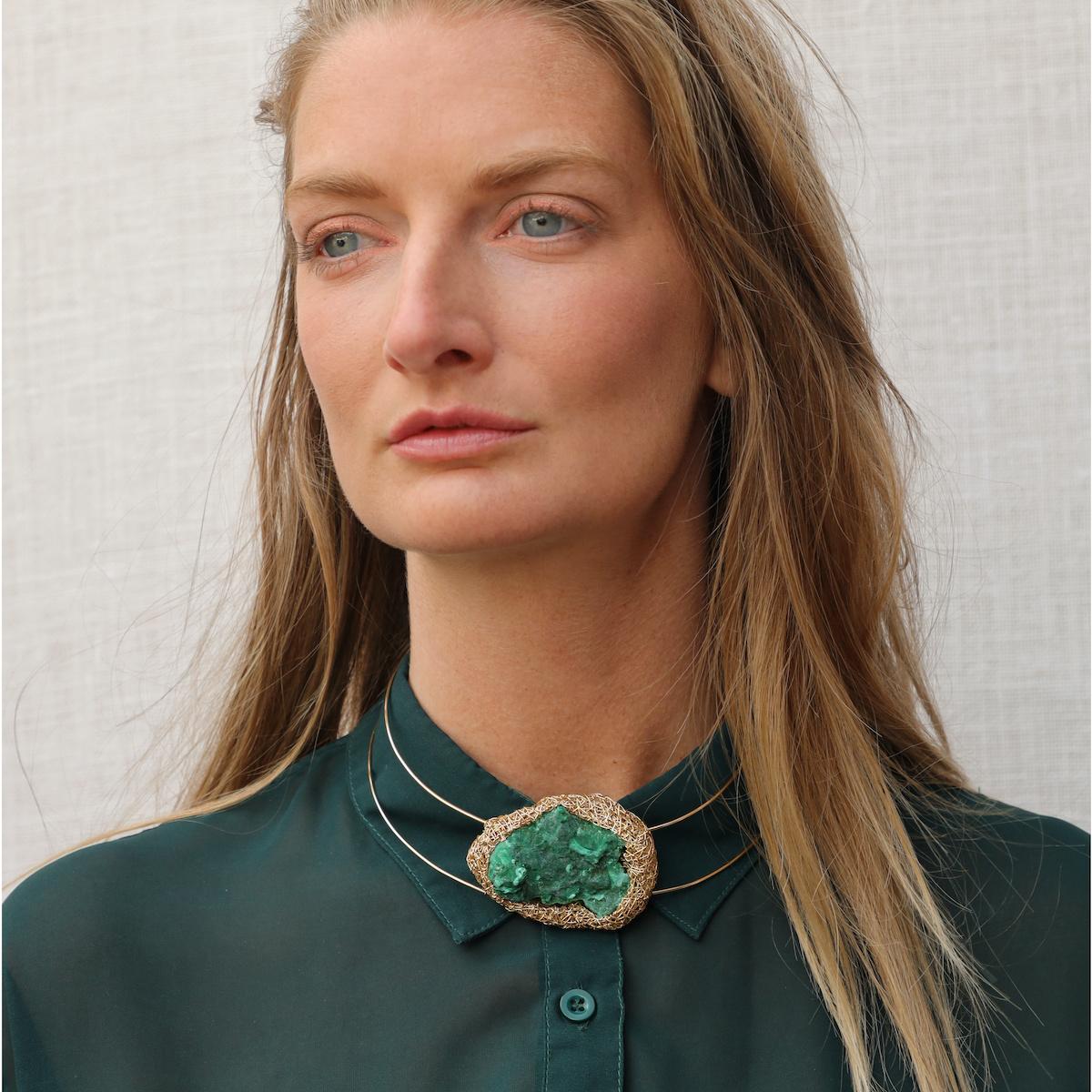 Raw MalachiteStatement Choker in 14 kt Yellow Gold F Cocktail Necklace For Sale 6