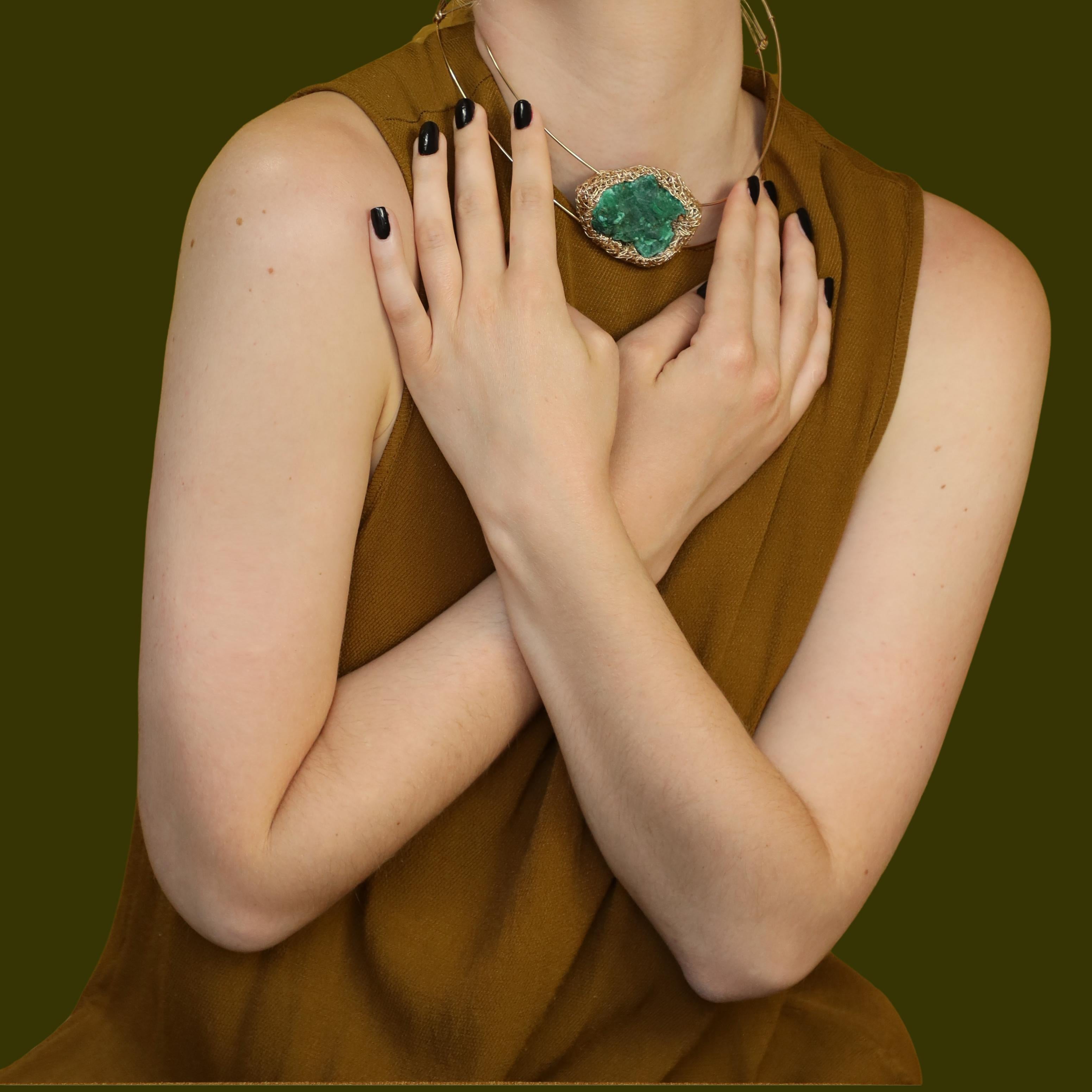 Raw MalachiteStatement Choker in 14 kt Yellow Gold F Cocktail Necklace For Sale 2