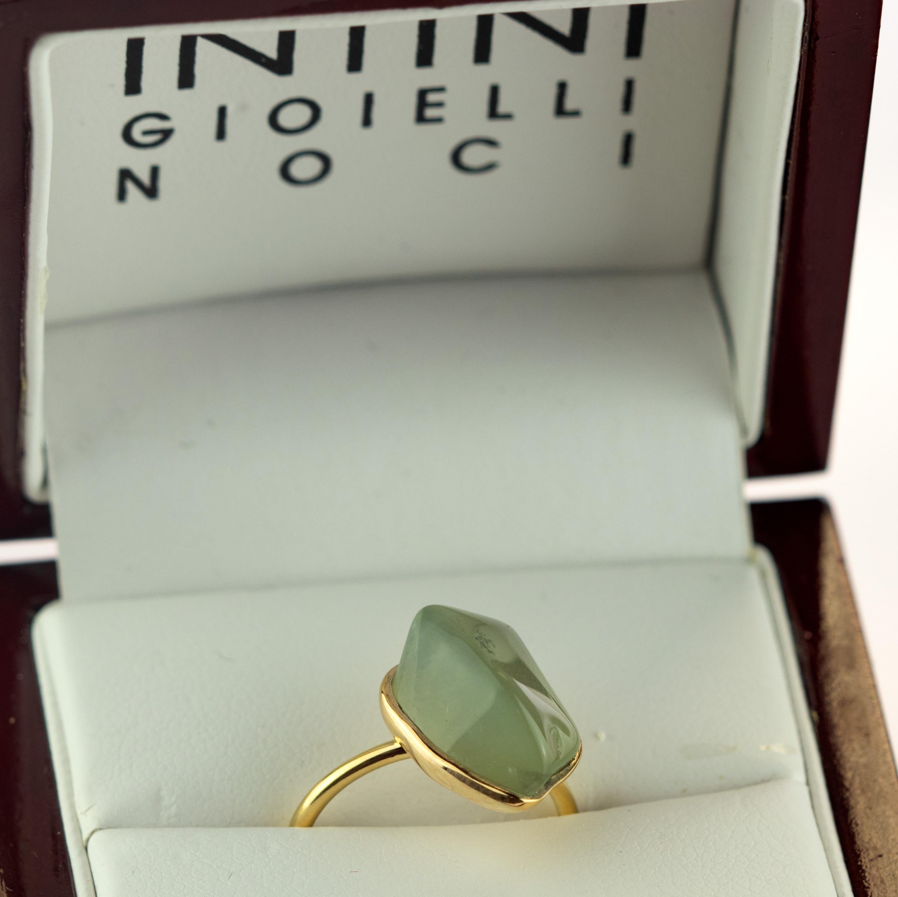 Firma INTINI Jewels Joyas de aguamarina. Anillo de diseño moderno y elegante con 5,9 g de oro amarillo de 18 quilates con una piedra preciosa impresionante y única. Un bisel de oro lleno de elegancia y glamour.

La aguamarina evoca la pureza de las