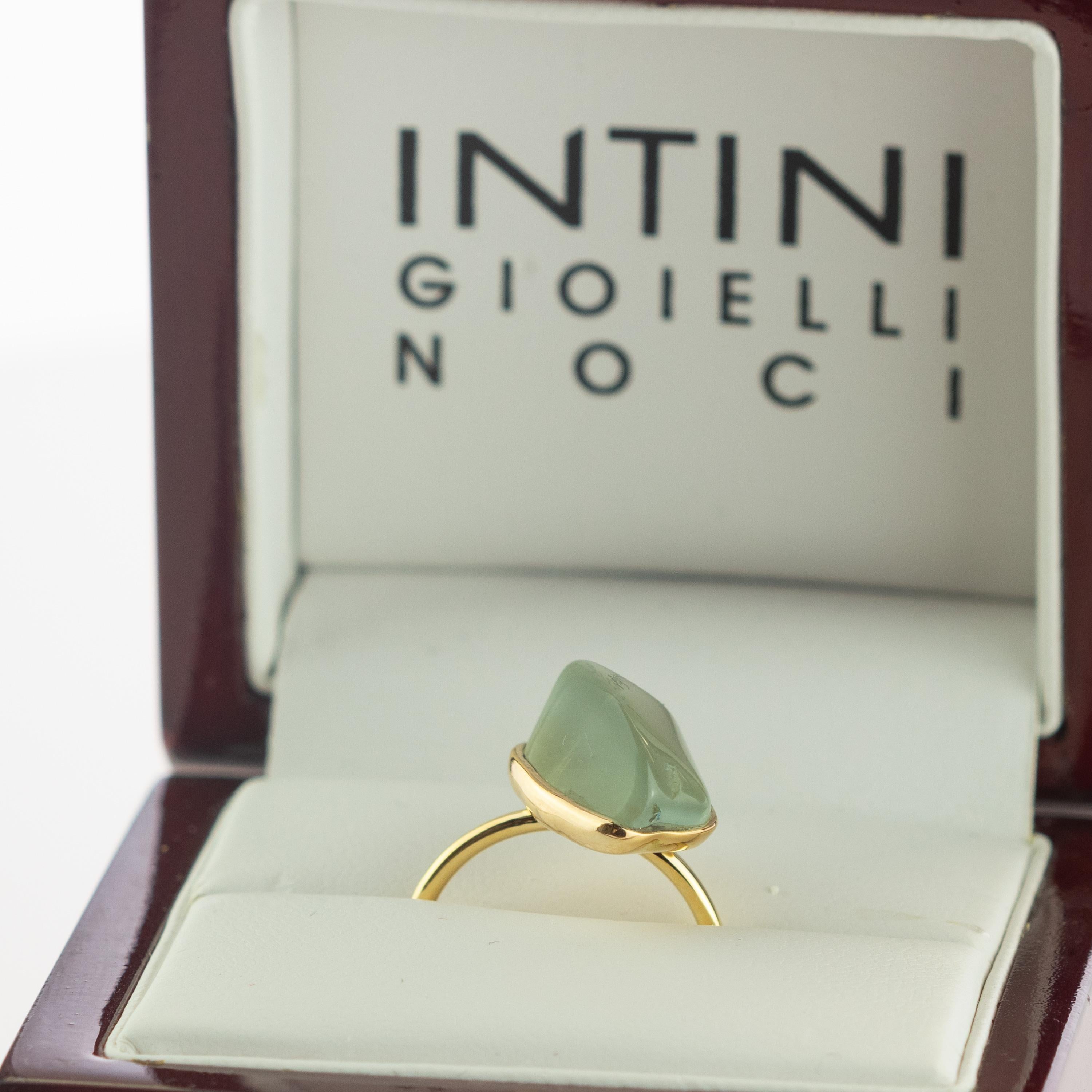 Aguamarina natural en bruto Anillo de cóctel artesanal de oro blanco de 18 quilates Intini Jewels Contemporáneo en venta