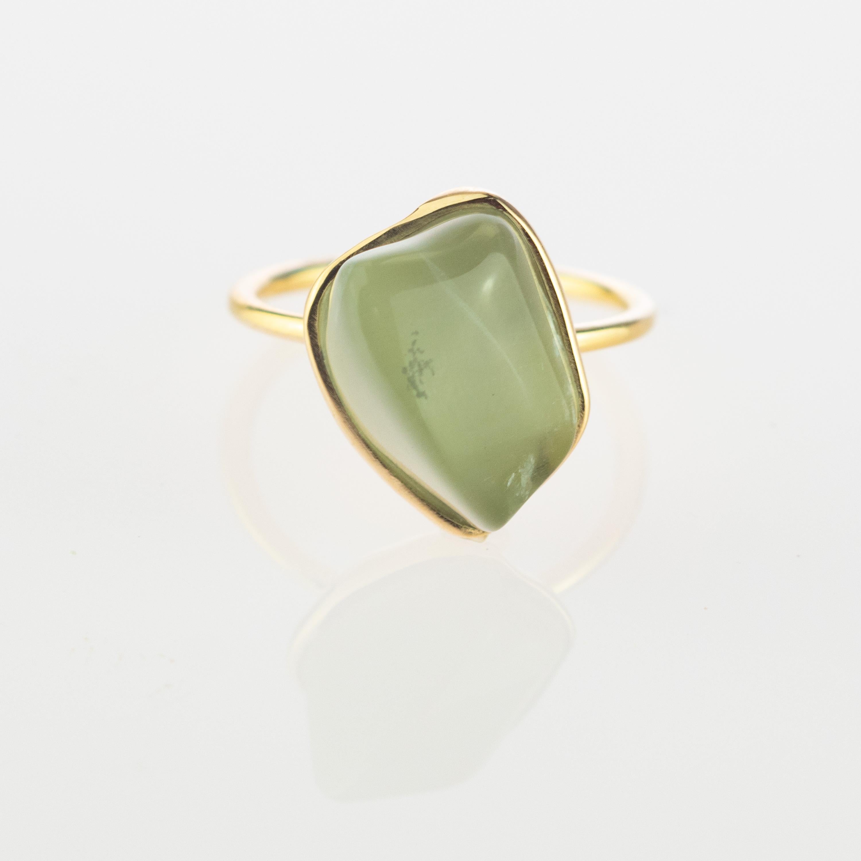 Aguamarina natural en bruto Anillo de cóctel artesanal de oro blanco de 18 quilates Intini Jewels en venta 2