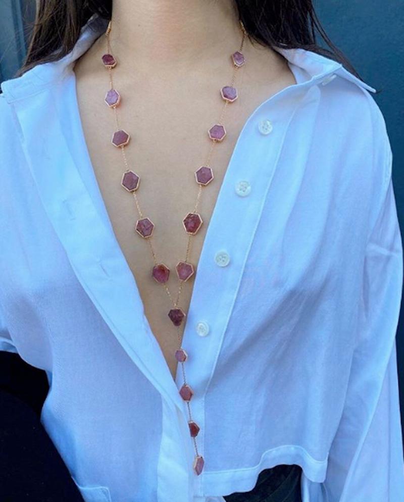 Natürlicher Roh-Rubin Lariat Kette Halskette in 18k Rose Gold (Hexagonschliff) im Angebot