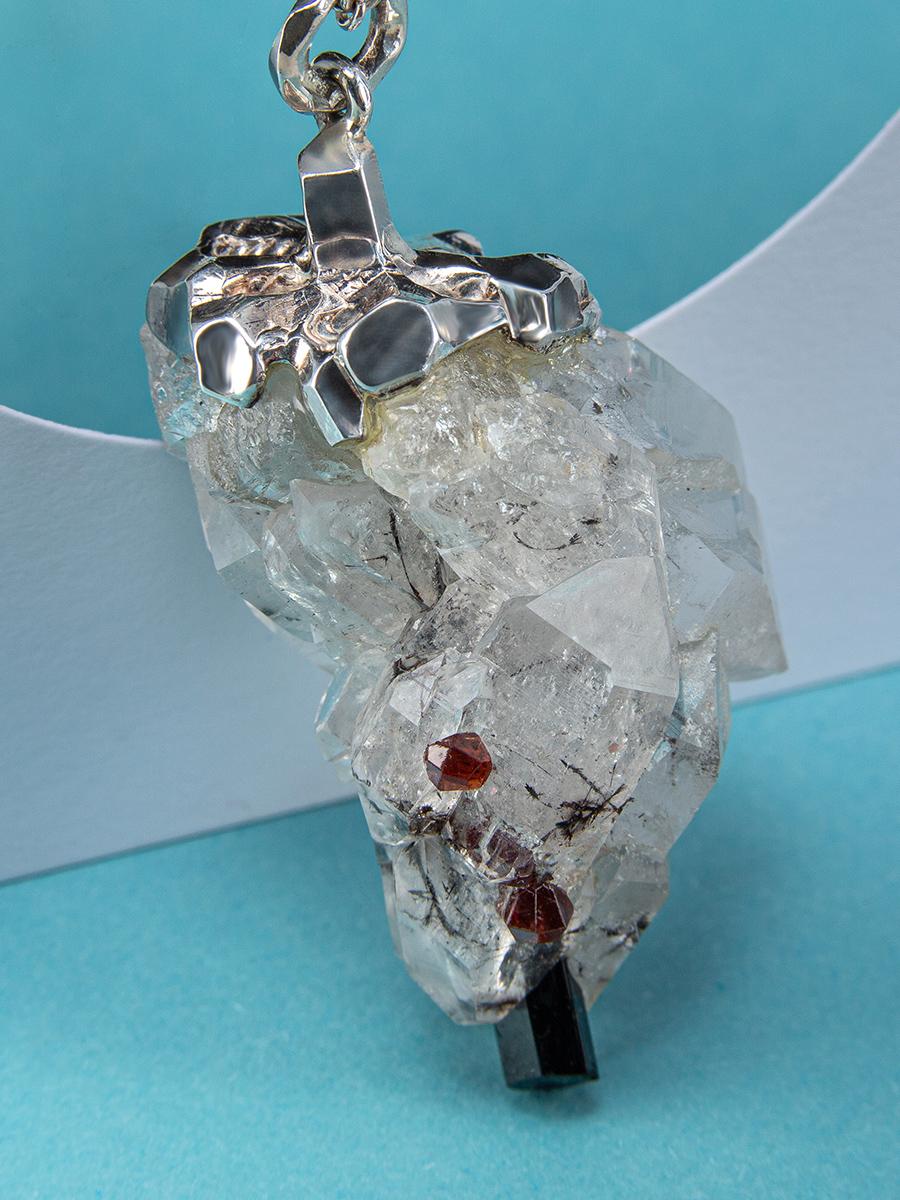 Roher Bergkristall Granat Schwarzer Turmalin Silber Halskette Natürlicher Lotr Stil Geschenk (Kunsthandwerker*in) im Angebot