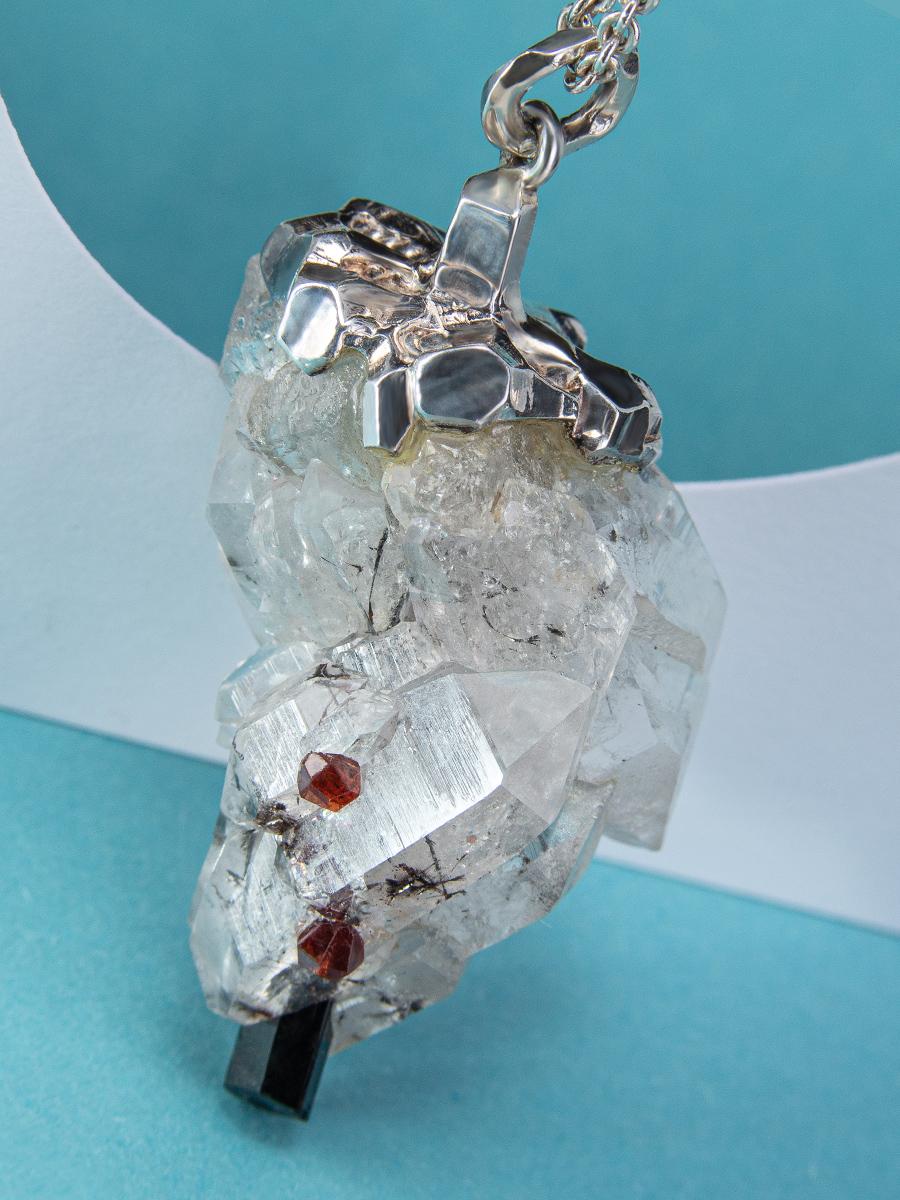 Roher Bergkristall Granat Schwarzer Turmalin Silber Halskette Natürlicher Lotr Stil Geschenk (Ungeschliffen) im Angebot