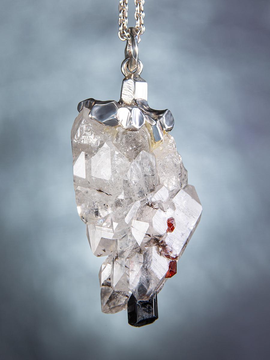 Roher Bergkristall Granat Schwarzer Turmalin Silber Halskette Natürlicher Lotr Stil Geschenk im Angebot 3