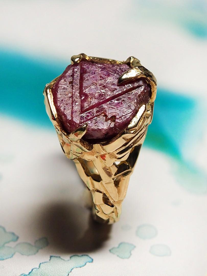 A marvelous design crafted from yellow gold, this ring features mesmerizing natural Raw Red Ruby gemstone in a medieval prong setting. The upper surface of the gemstone has the original rawness of Ruby.

The ring’s 14K gold body has a carefully