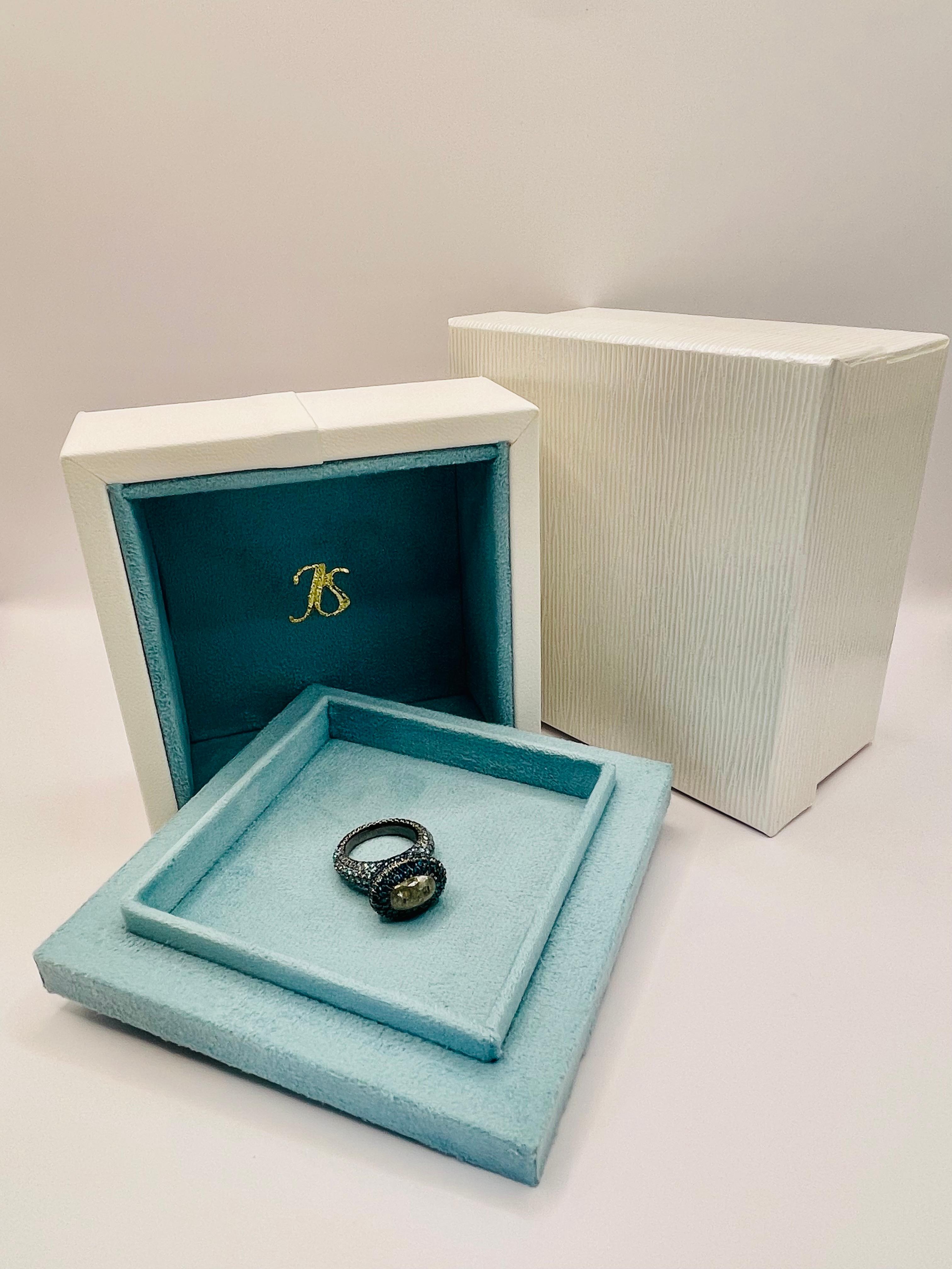 Diamante grezzo sale e pepe e diamanti blu  Anello da cocktail di Julia Shlovsky In condizioni Nuovo in vendita a Seattle, WA