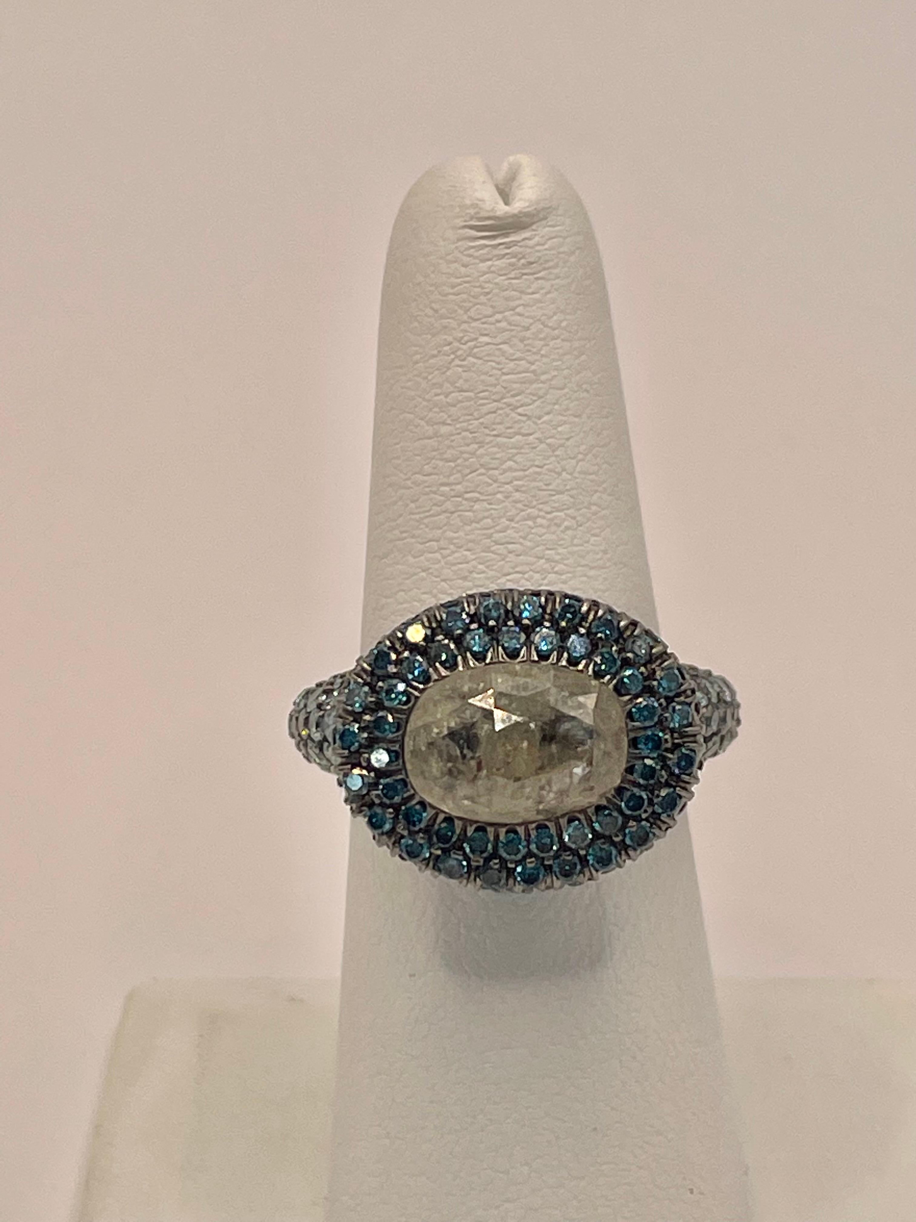 Diamante grezzo sale e pepe e diamanti blu  Anello da cocktail di Julia Shlovsky in vendita 2