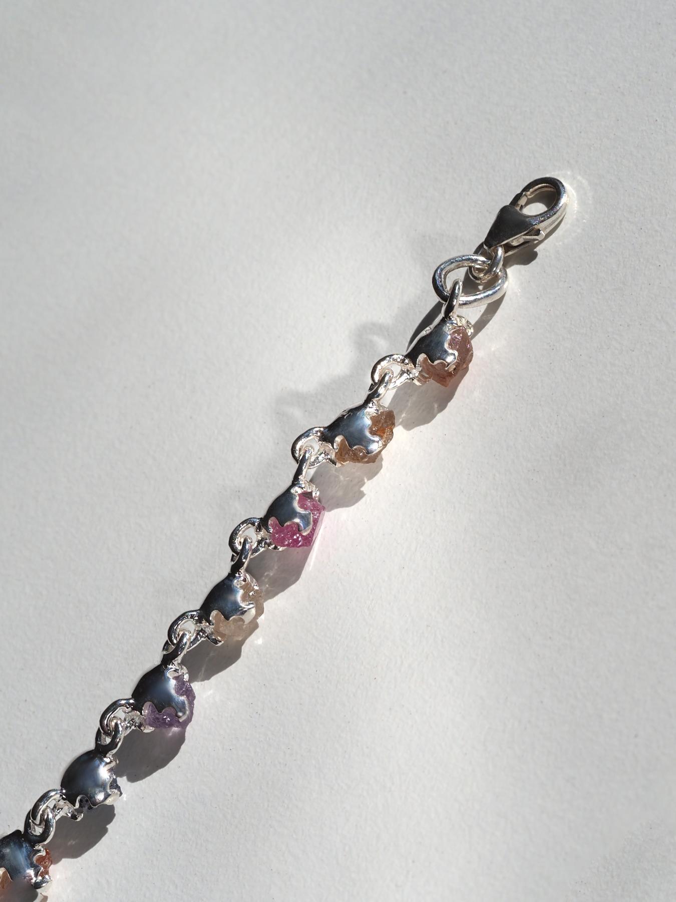Saphir brut Bracelet en argent Rose Jaune Rouge Bleu Violet Saphir Naturel Bijouxr en vente 4