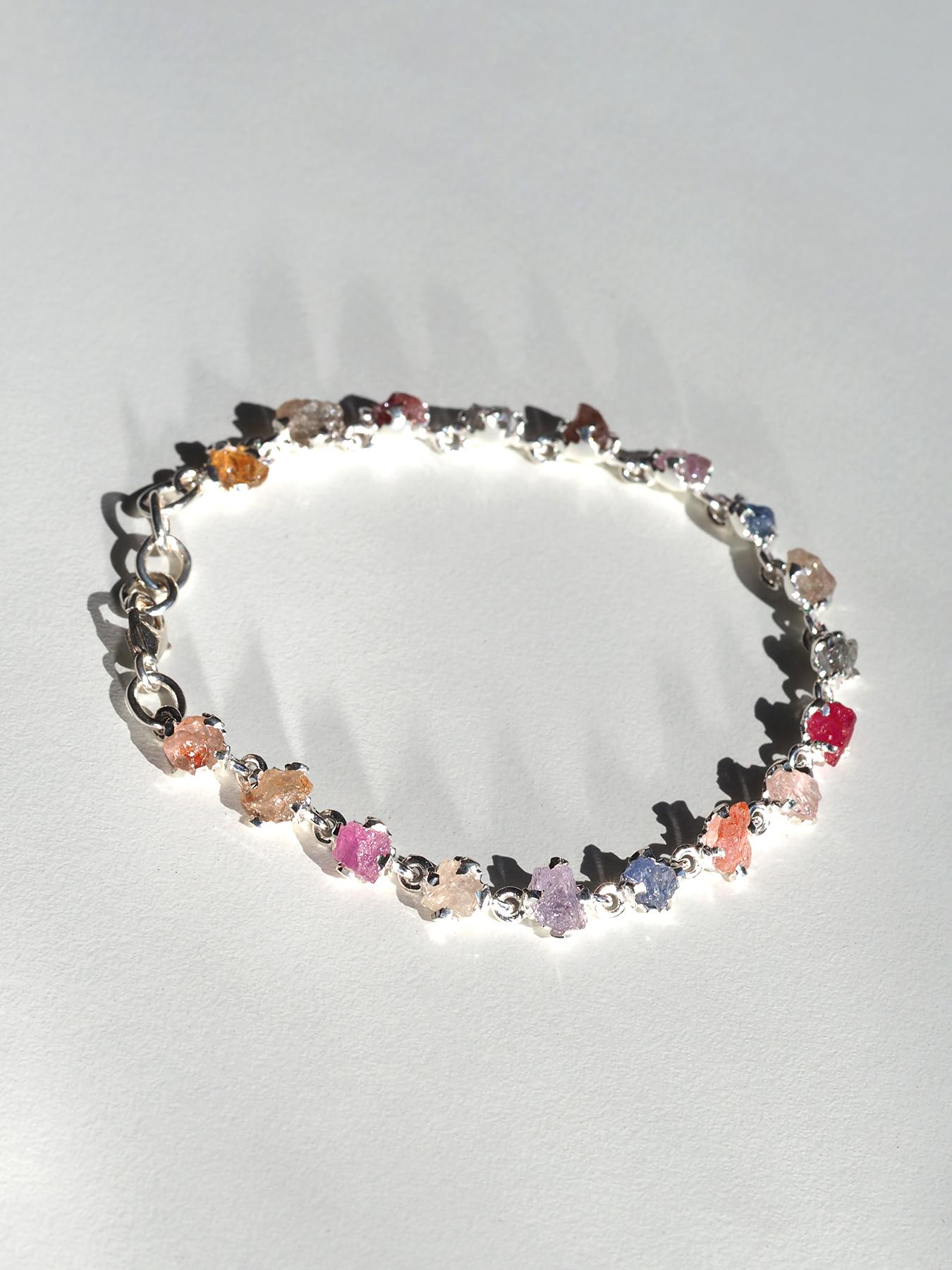 Non taillé Saphir brut Bracelet en argent Rose Jaune Rouge Bleu Violet Saphir Naturel Bijouxr en vente