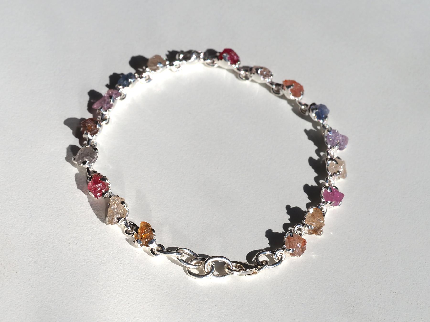 Saphir brut Bracelet en argent Rose Jaune Rouge Bleu Violet Saphir Naturel Bijouxr Neuf - En vente à Berlin, DE