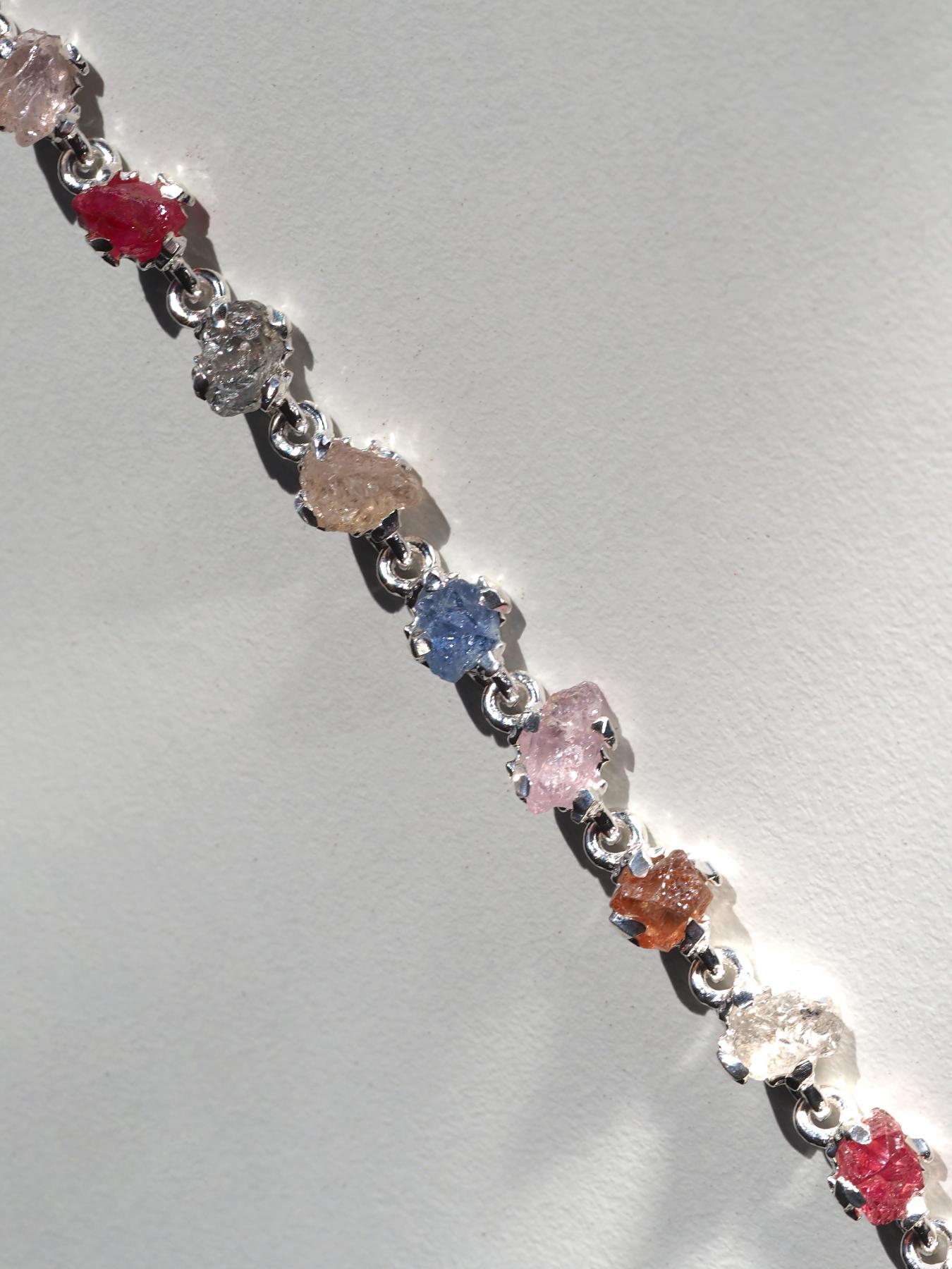 Saphir brut Bracelet en argent Rose Jaune Rouge Bleu Violet Saphir Naturel Bijouxr en vente 1