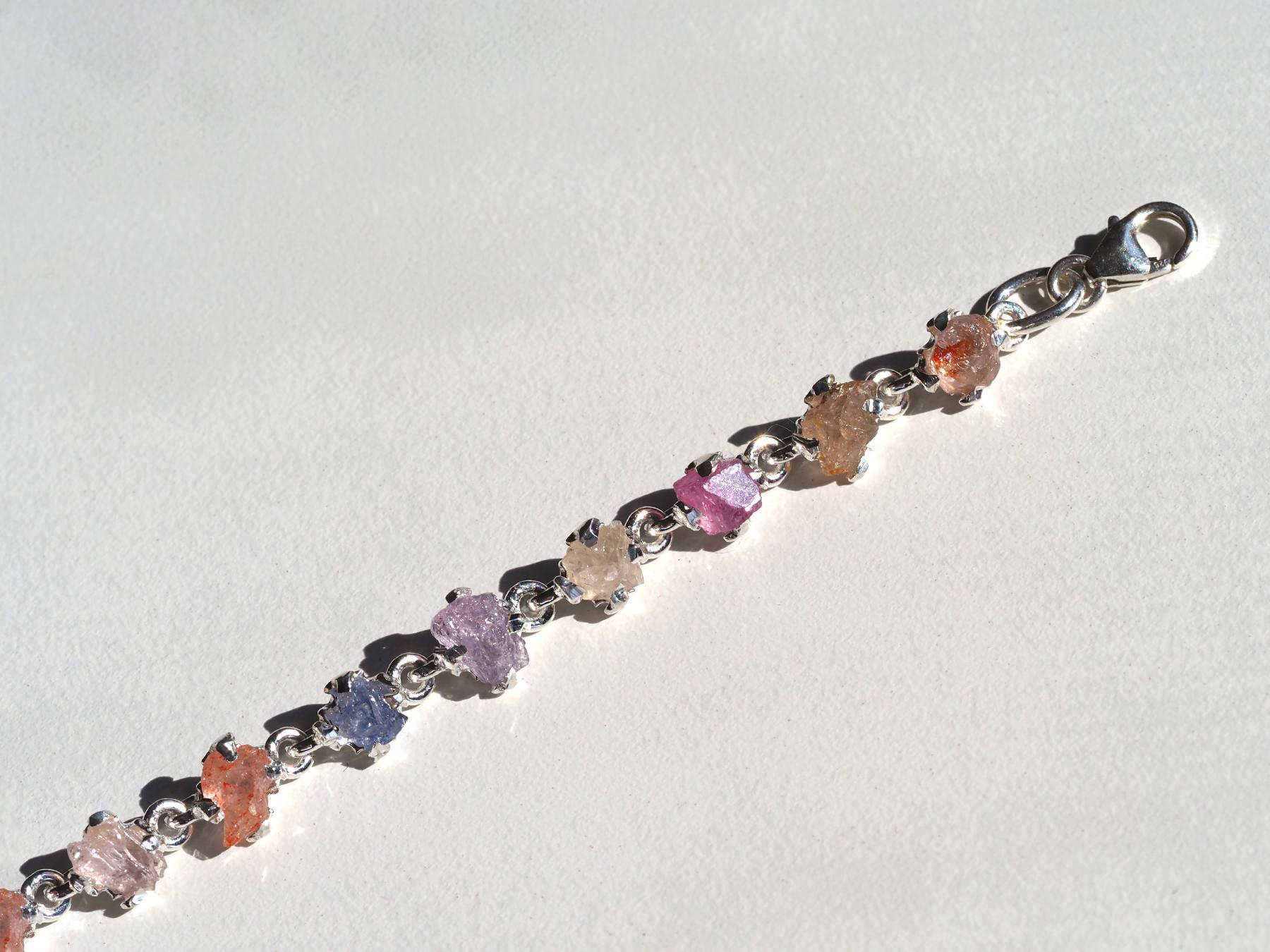 Saphir brut Bracelet en argent Rose Jaune Rouge Bleu Violet Saphir Naturel Bijouxr en vente 2