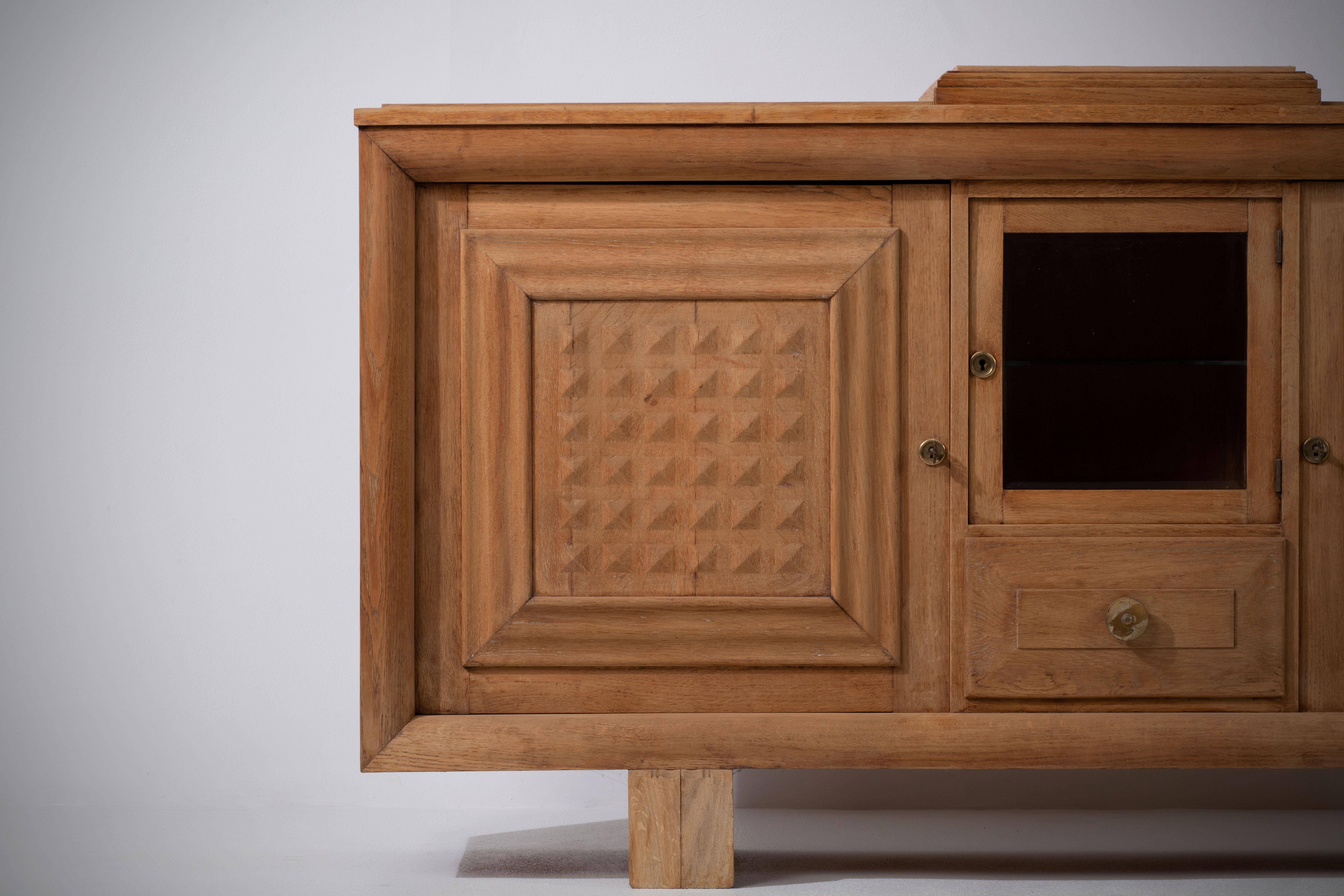Raw Solid Oak Cabinet with Graphic Details, France, 1940s For Sale 5