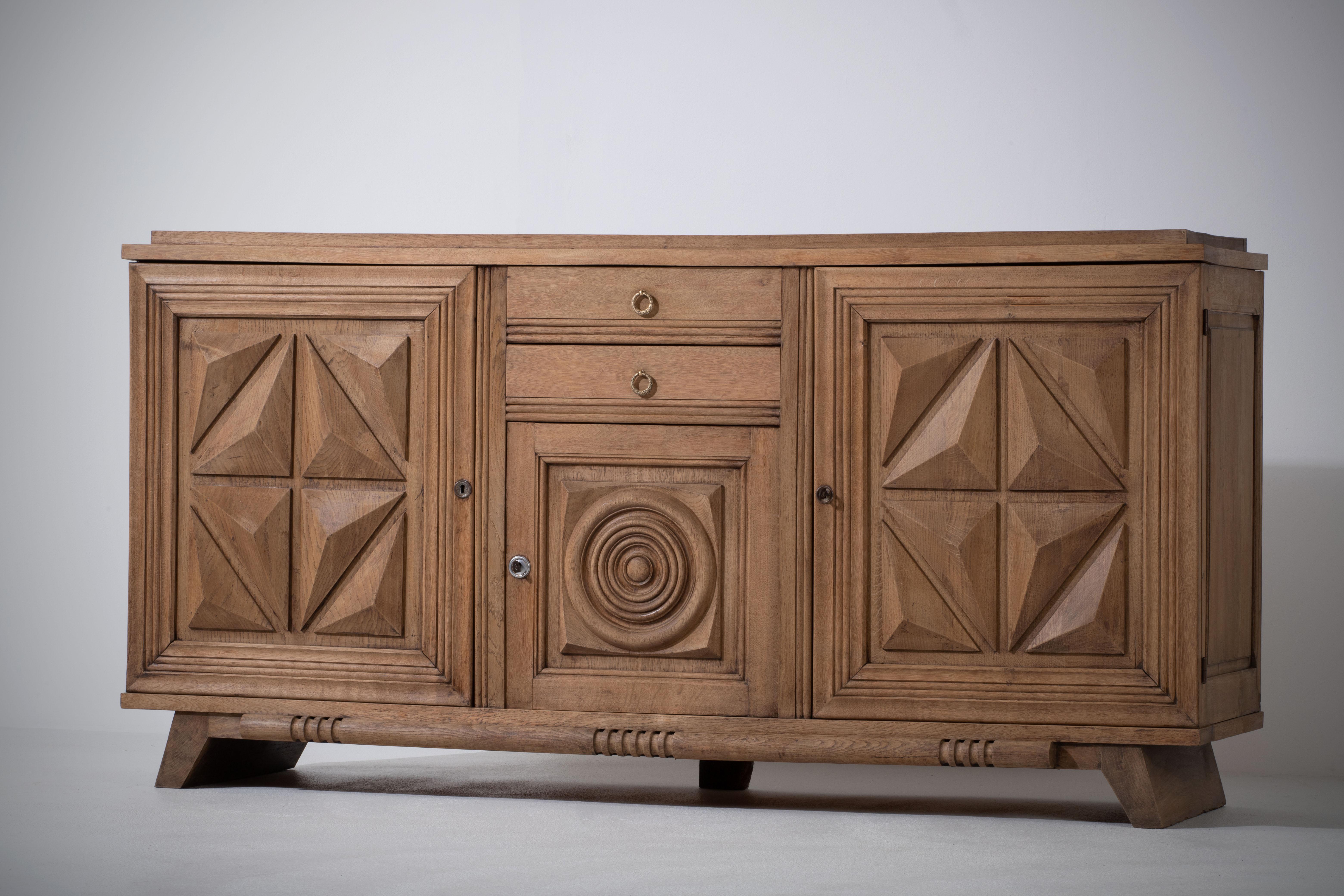 Raw Solid Oak Cabinet with Graphic Details, France, 1940s For Sale 5