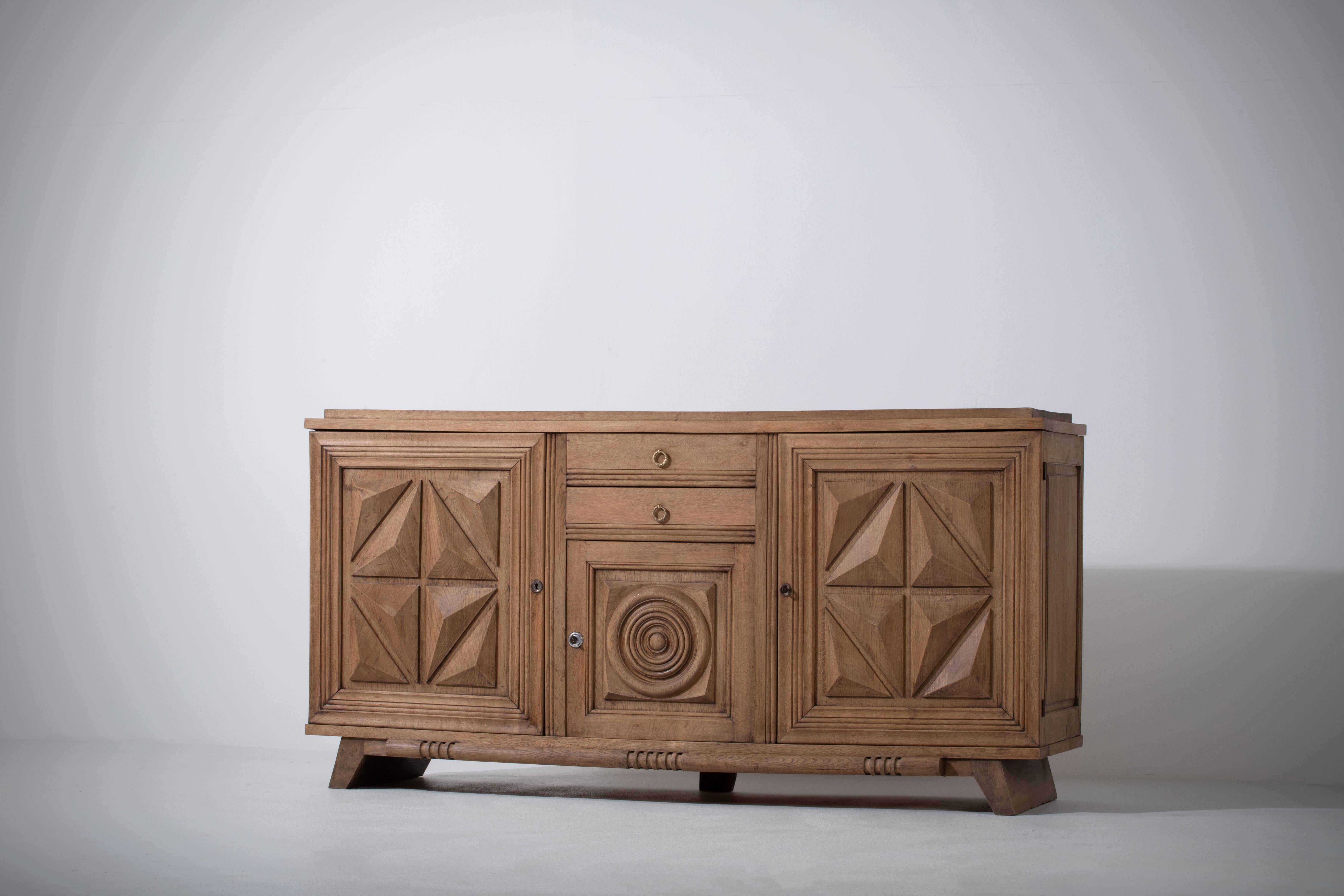 Raw Solid Oak Cabinet with Graphic Details, France, 1940s For Sale 6