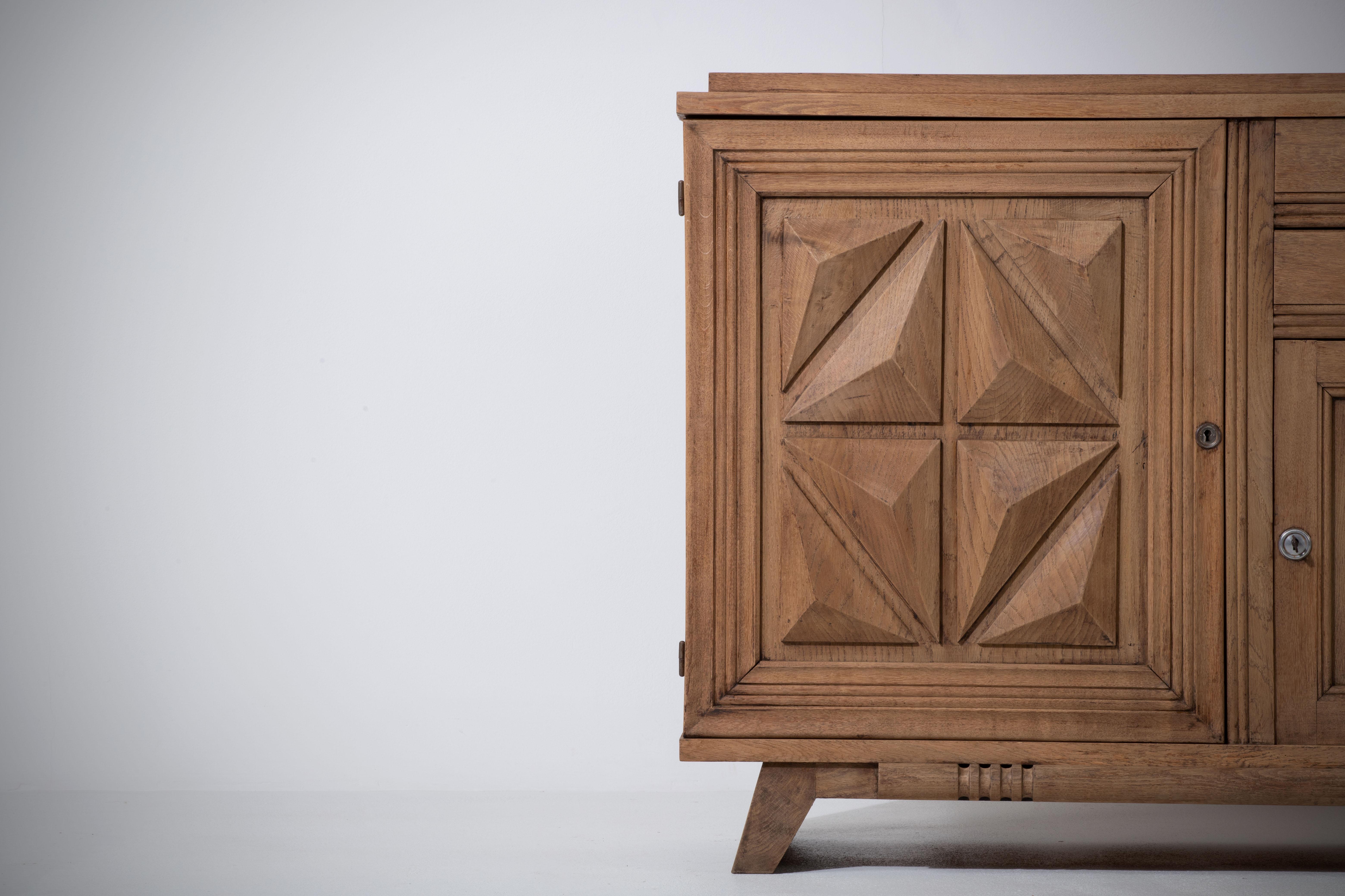 Raw Solid Oak Cabinet with Graphic Details, France, 1940s For Sale 7