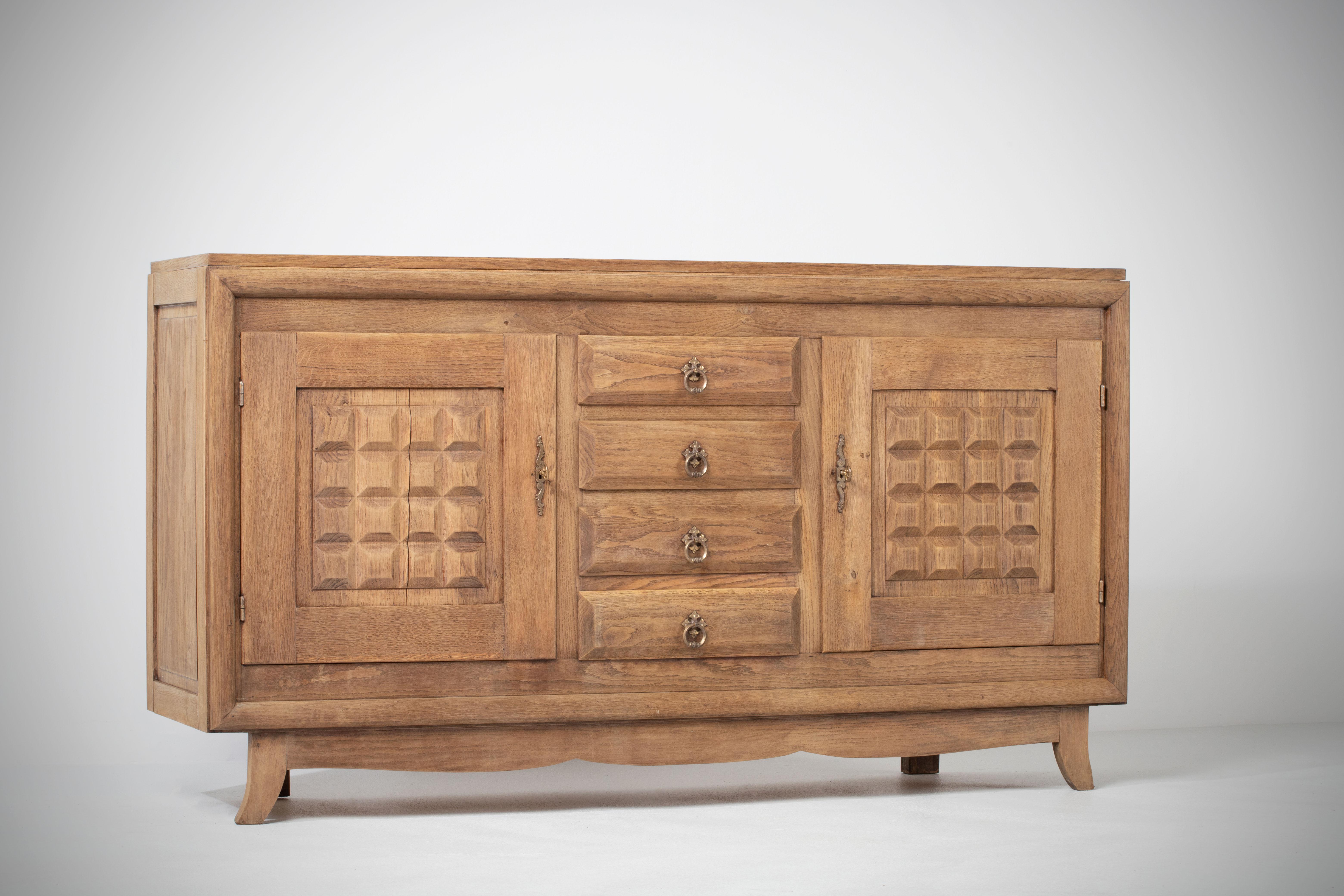 Raw Solid Oak Cabinet with Graphic Details, France, 1940s For Sale 11