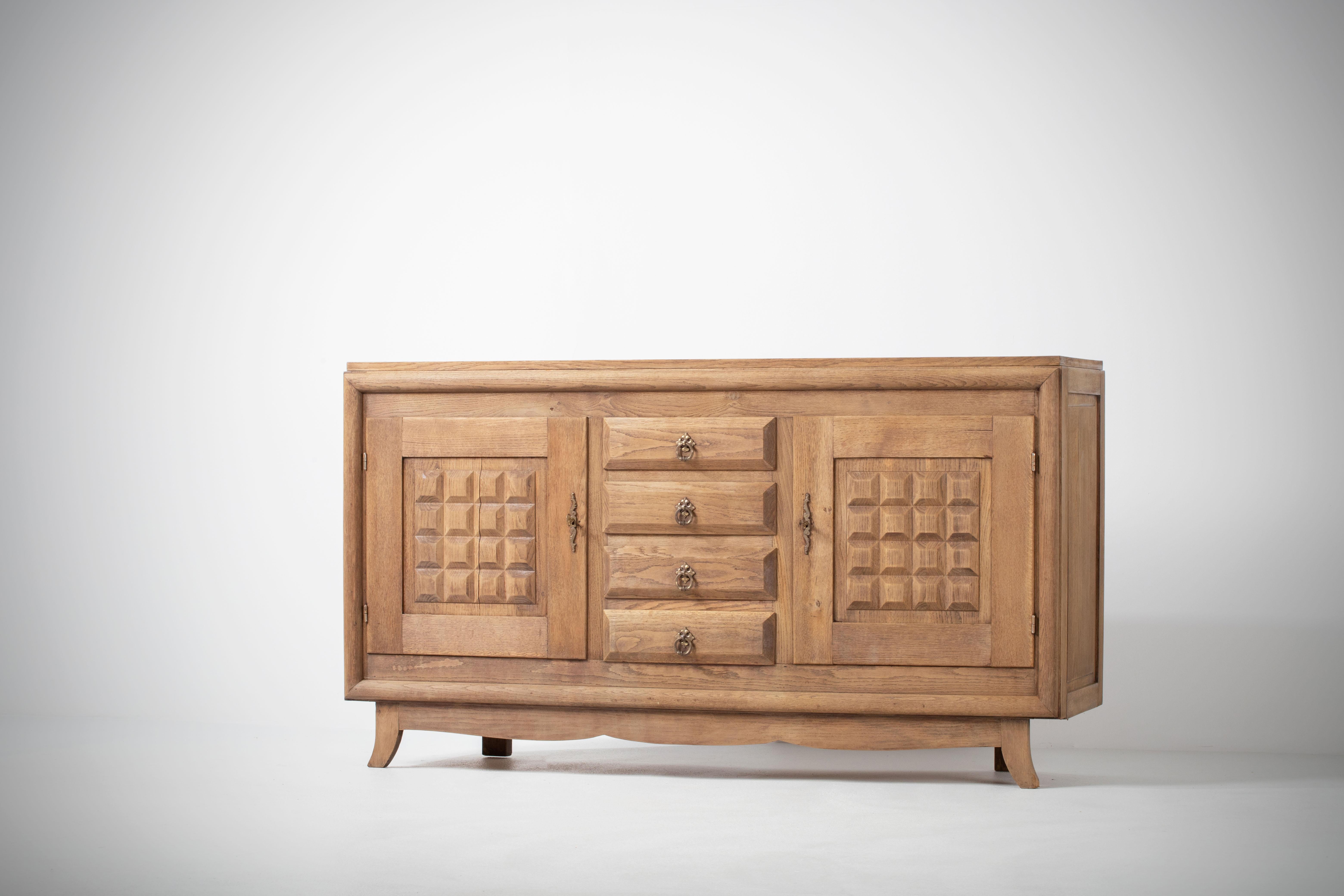 Raw Solid Oak Cabinet with Graphic Details, France, 1940s For Sale 12
