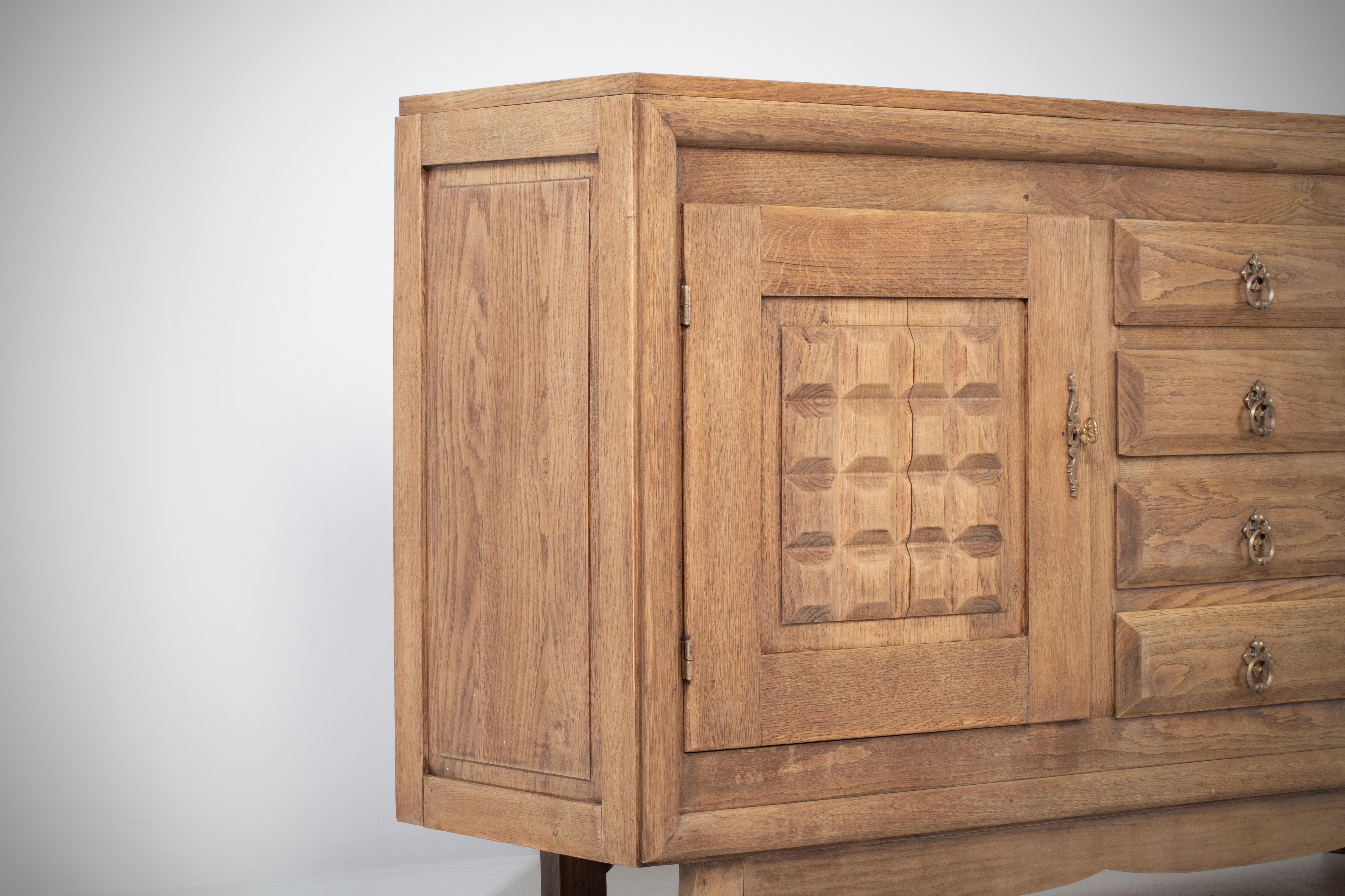 Raw Solid Oak Cabinet with Graphic Details, France, 1940s For Sale 13