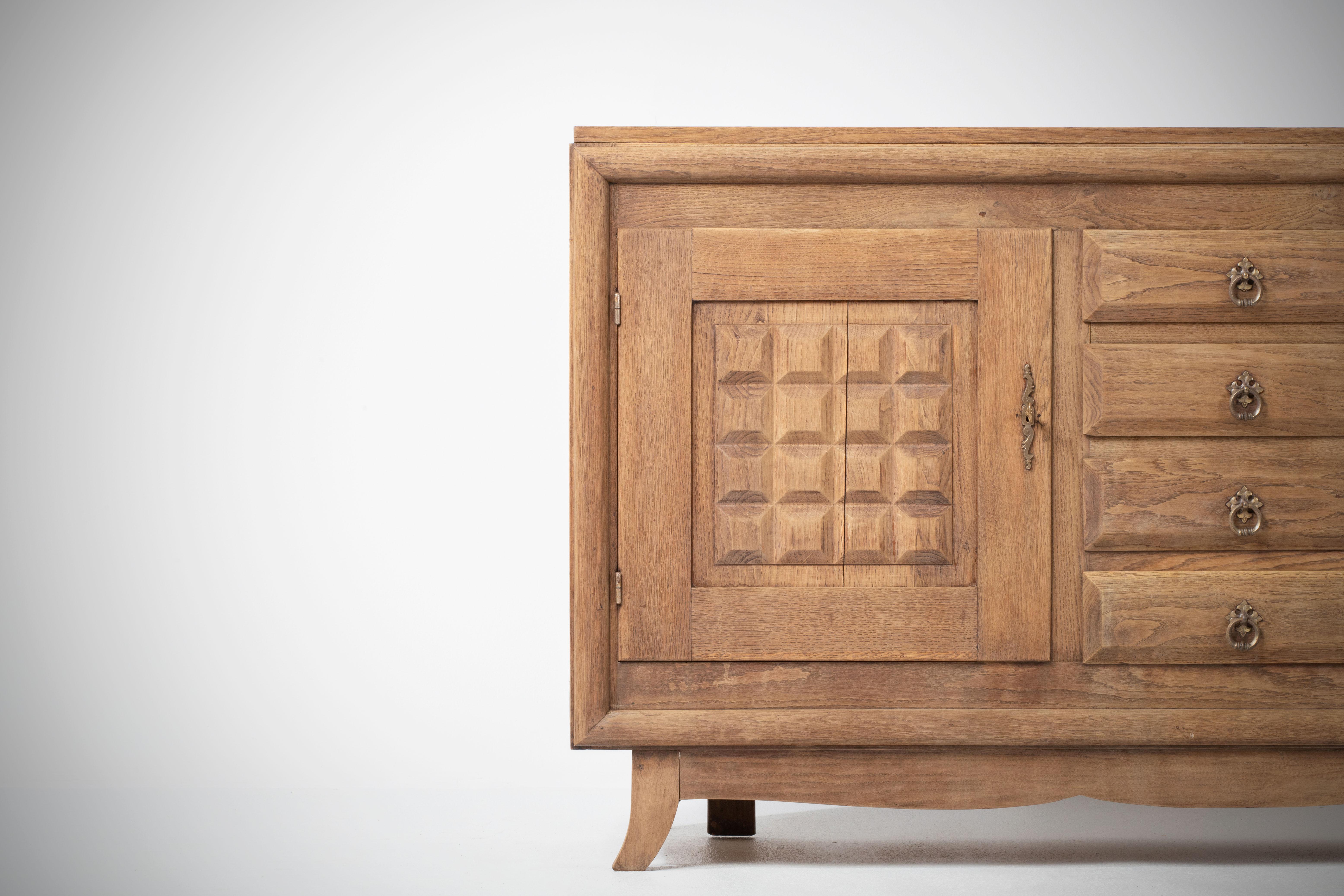 Raw Solid Oak Cabinet with Graphic Details, France, 1940s For Sale 14