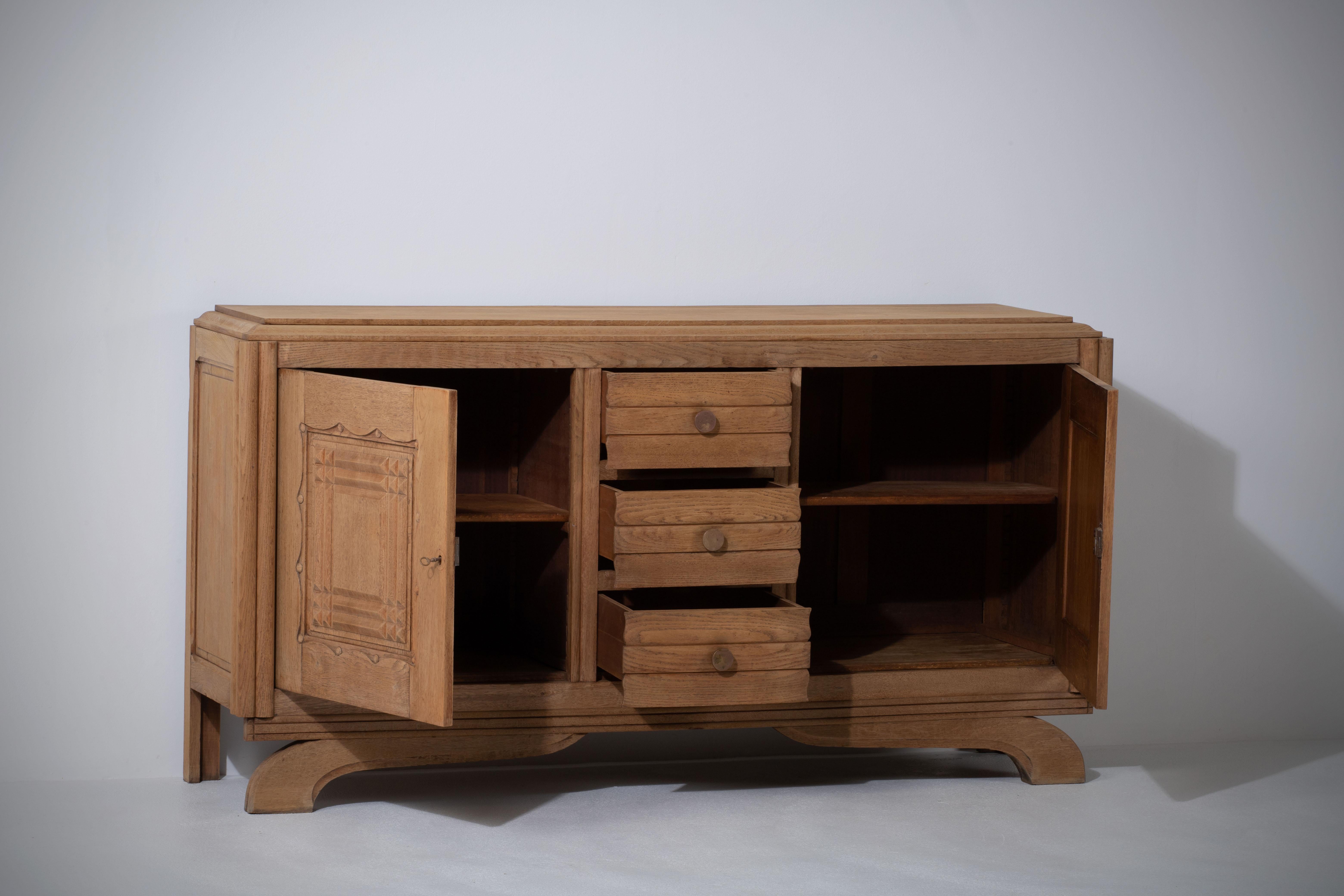 Raw Solid Oak Cabinet with Graphic Details, France, 1940s For Sale 1