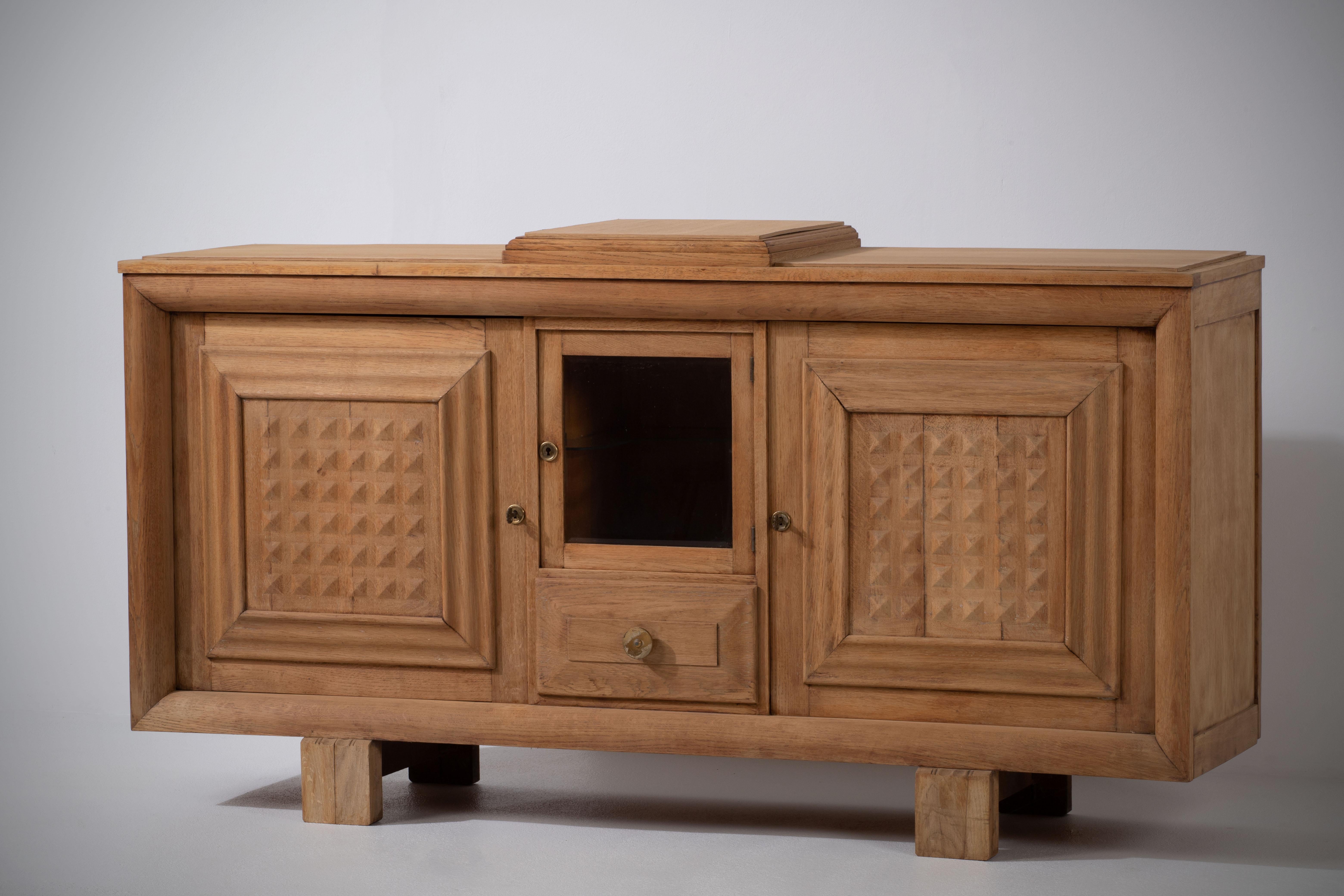 Raw Solid Oak Cabinet with Graphic Details, France, 1940s For Sale 3