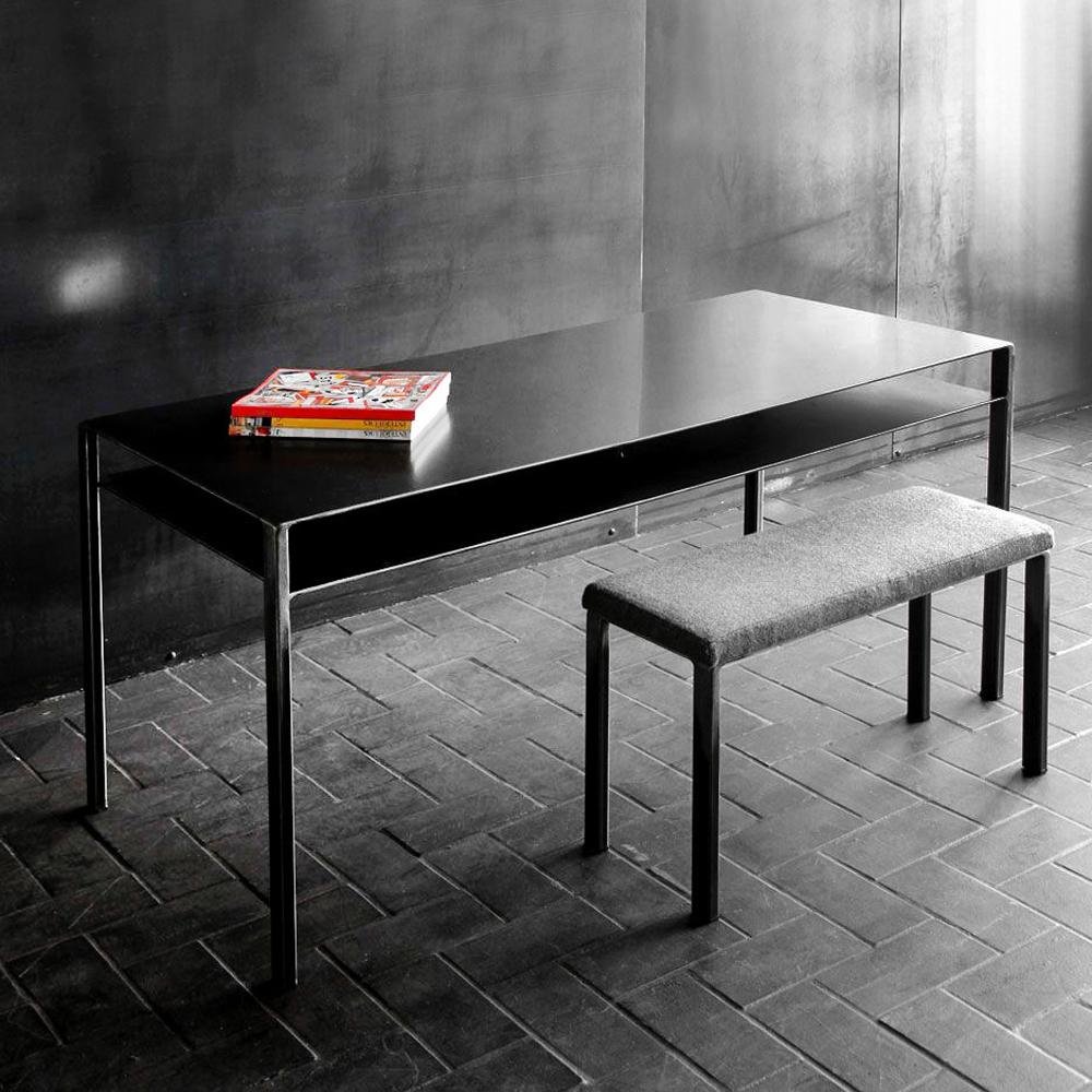 Desk raw steel in handcrafted 
steel, dark finish. French manufacture,
colorless varnished.