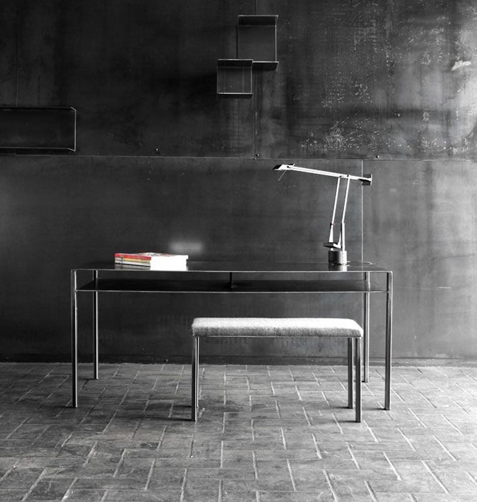 Raw Steel Desk in Handcrafted Colorless Varnished Steel For Sale 1