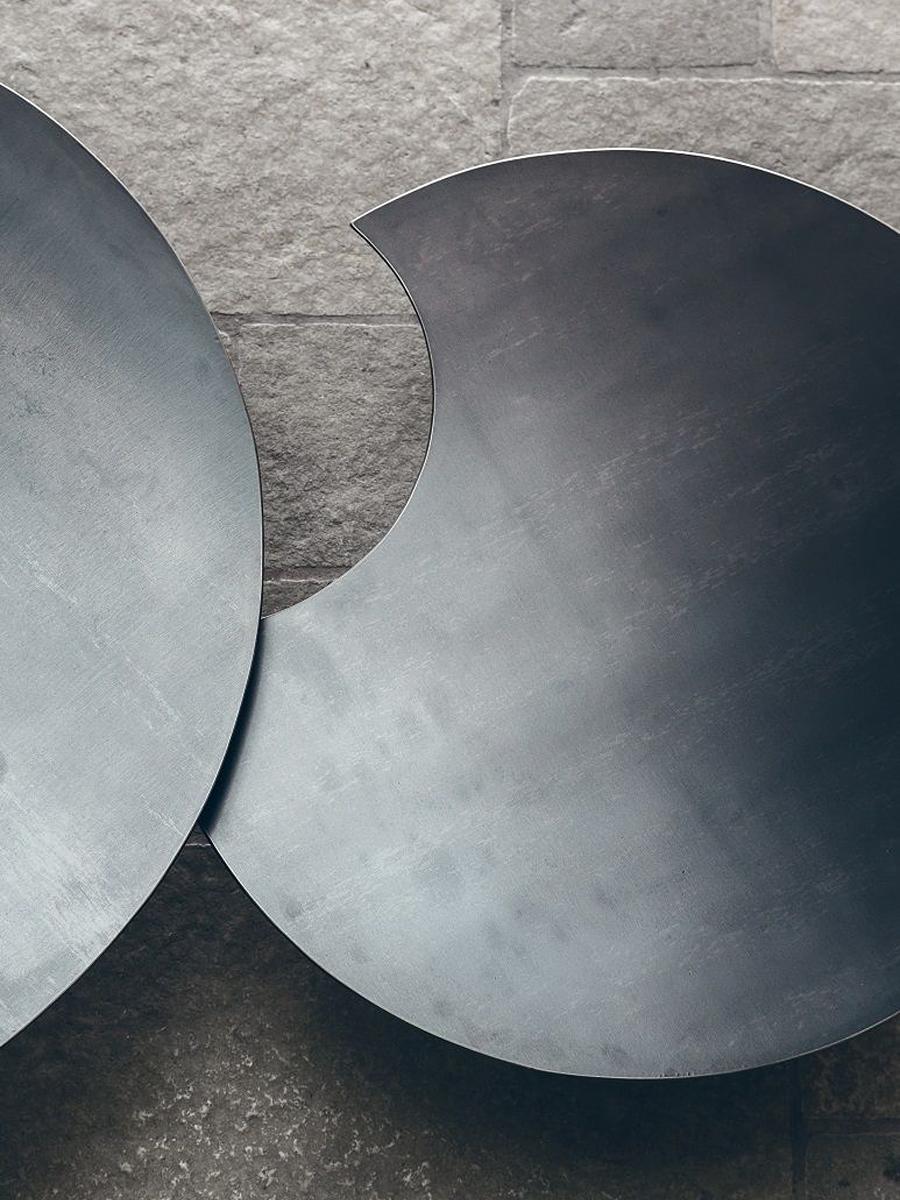 French Raw Steel Round Set of 2 Coffee Table For Sale