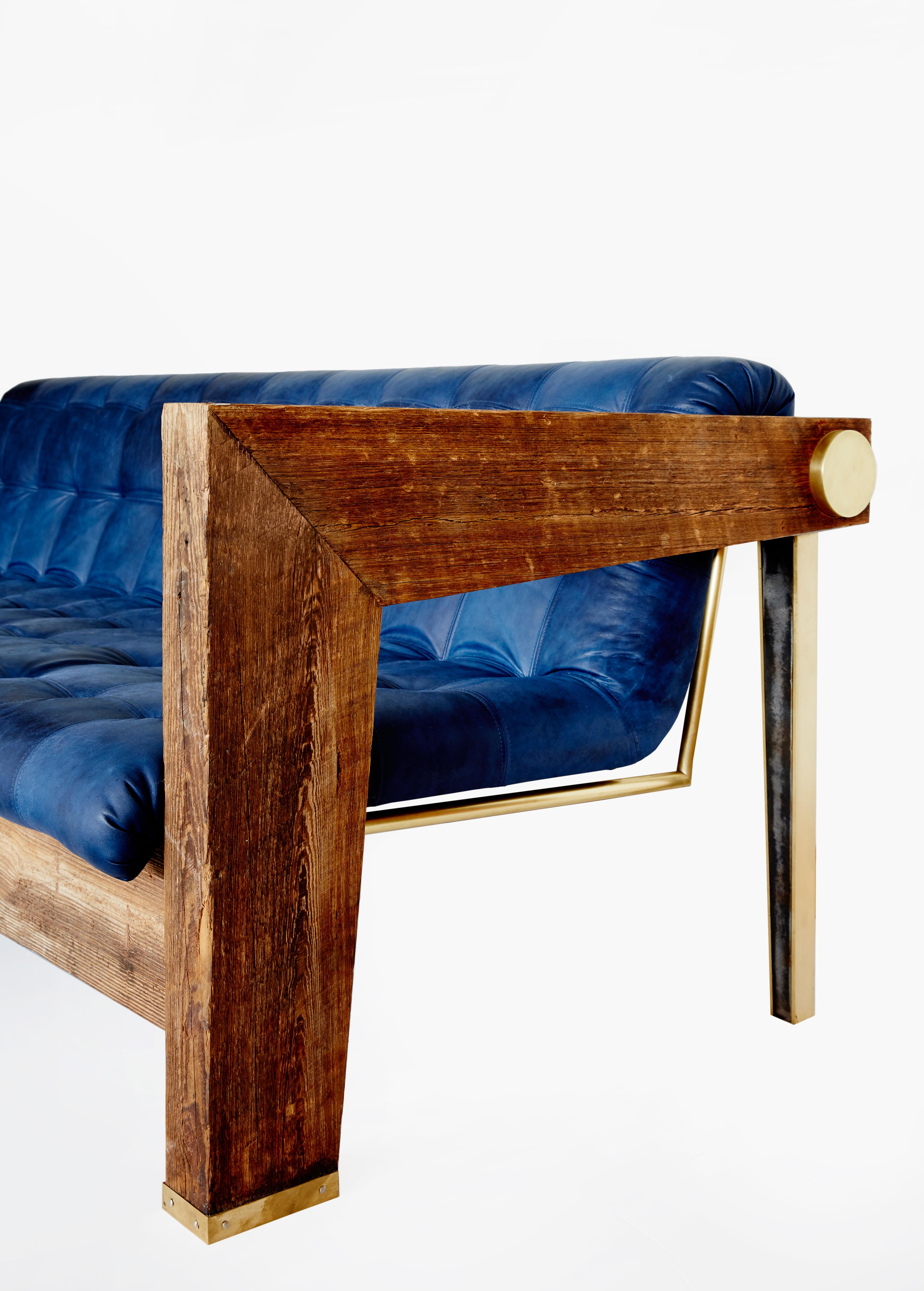 Rawdeco Sofa aus indigo-gefärbtem Rindsleder und Kiefer von Cam Crockford (amerikanisch) im Angebot
