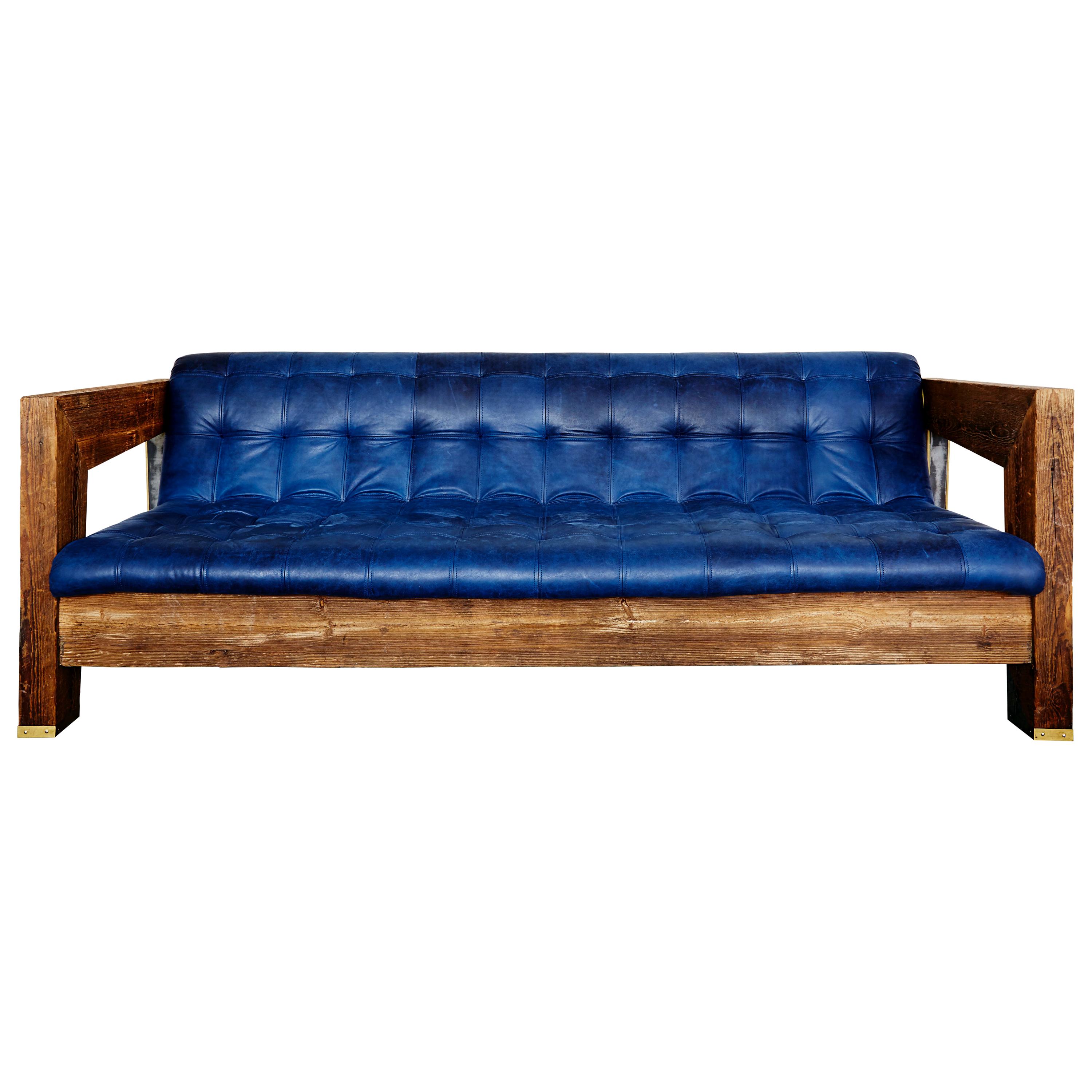 Rawdeco Sofa aus indigo-gefärbtem Rindsleder und Kiefer von Cam Crockford