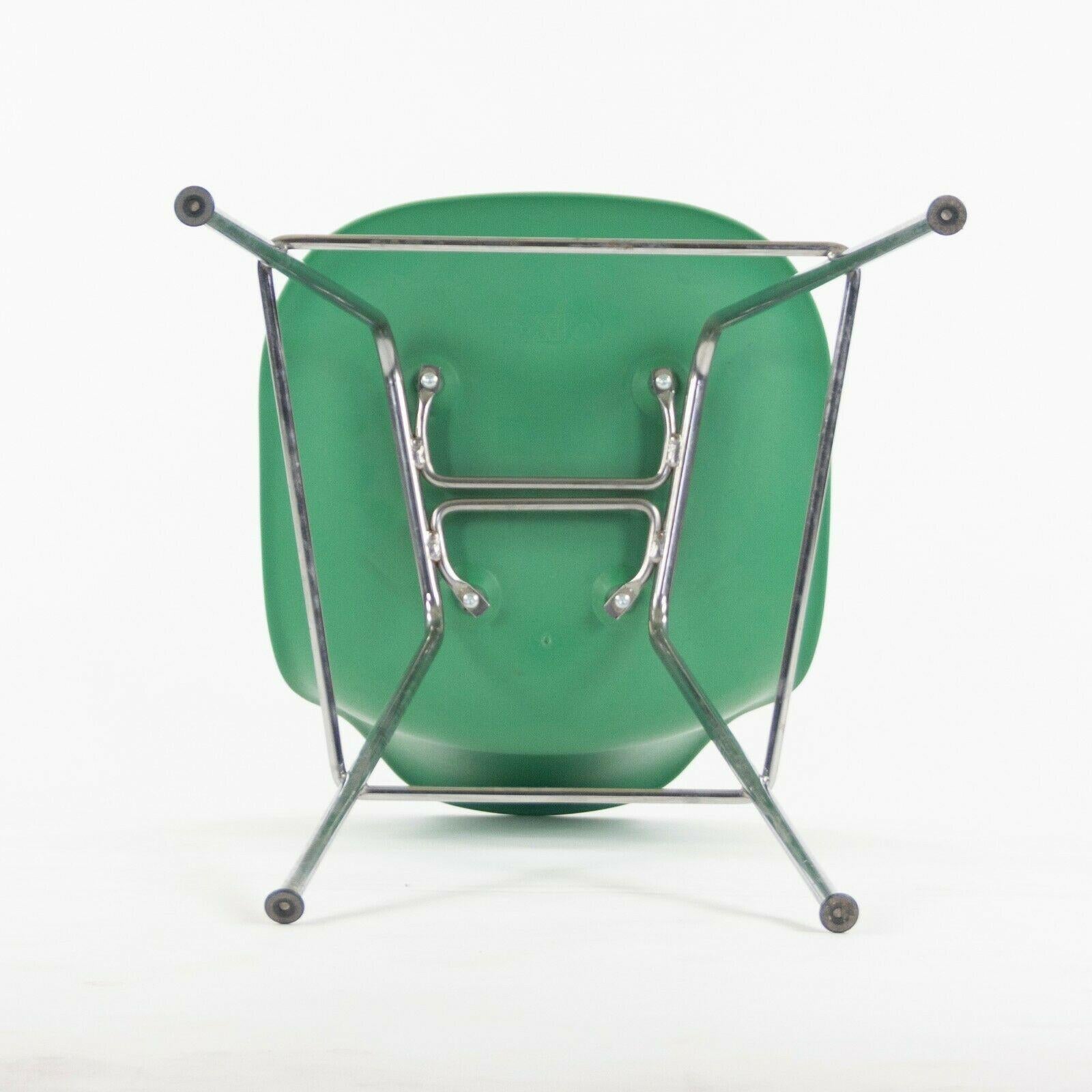 Ray and Charles Eames Herman Miller Molded Shell Bar Stool Chair Kelly Green For Sale 2