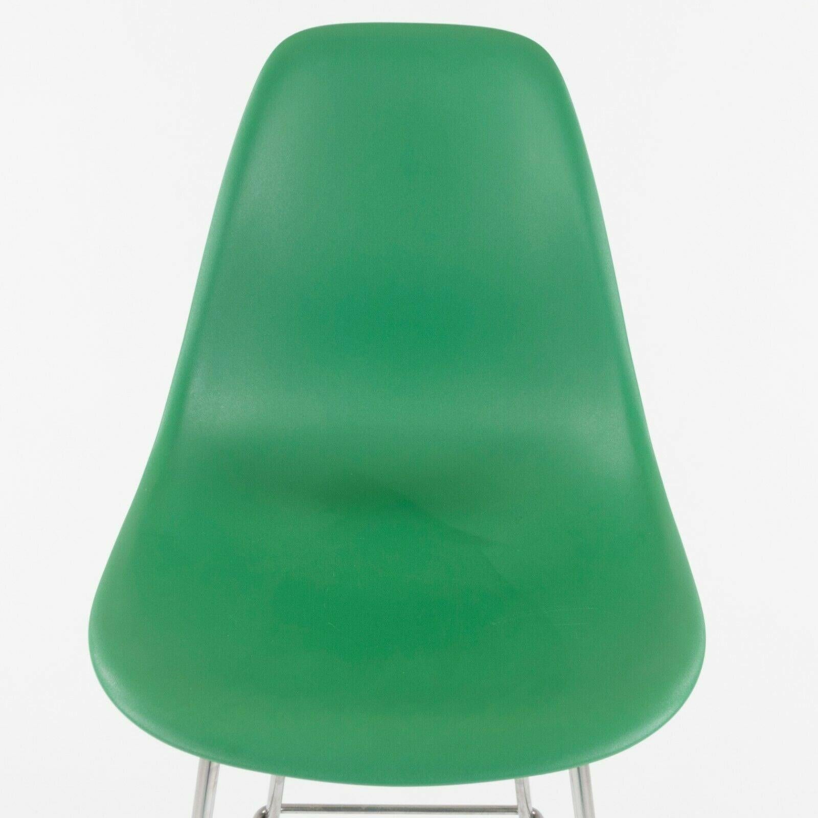 Ray and Charles Eames Herman Miller Molded Shell Bar Stool Chair Kelly Green For Sale 4