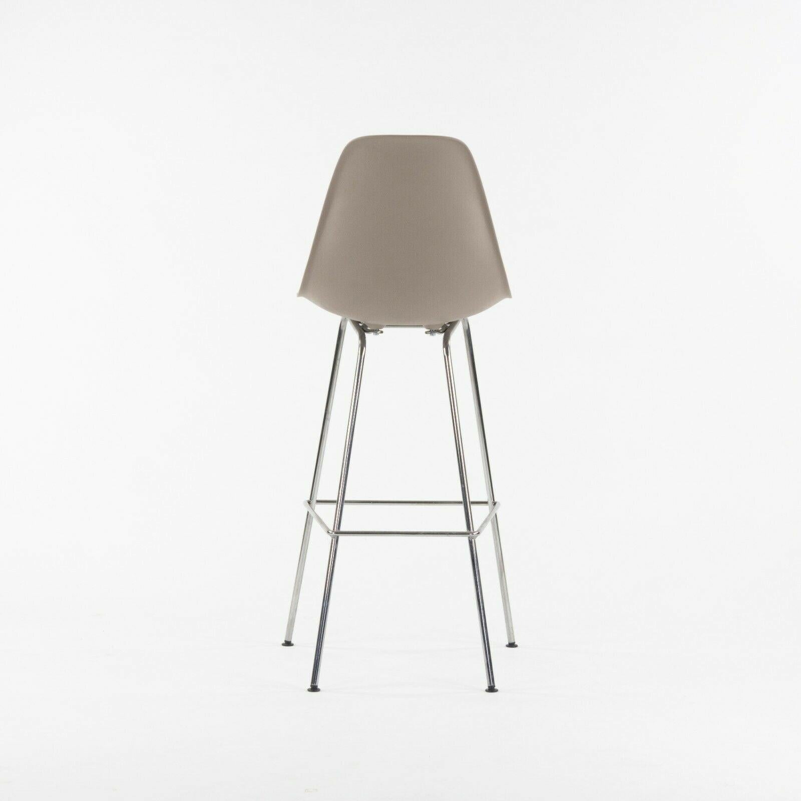 Contemporary Ray and Charles Eames Herman Miller Molded Shell Bar Stool Chair Sparrow Grey